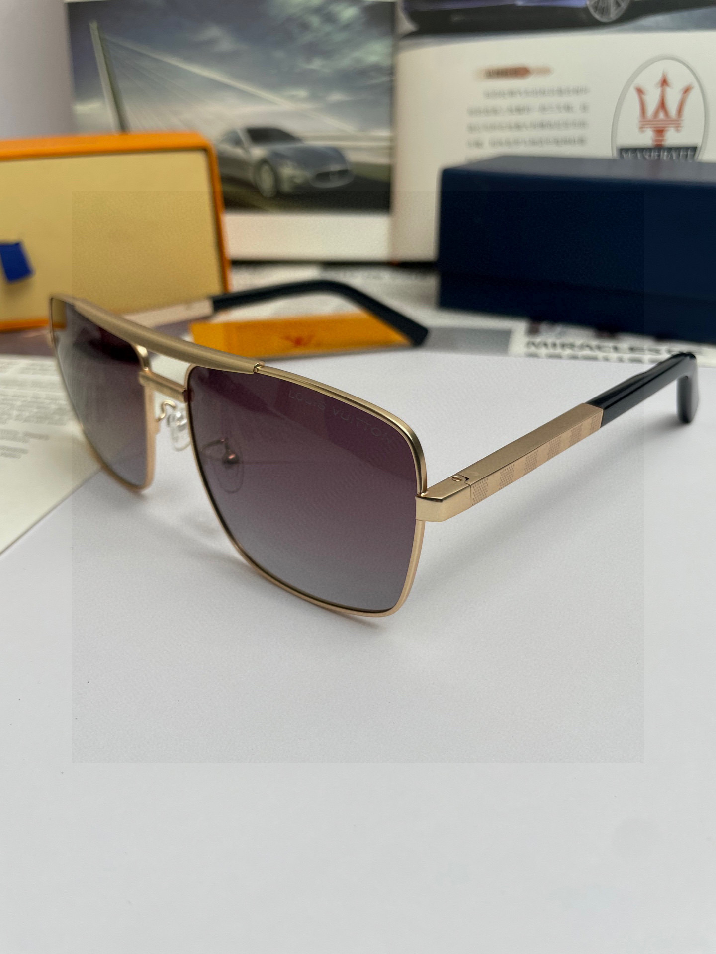 。新款💥品牌：路易威登LV 原单品质男女同款偏光太阳镜🕶️ 材质：高清宝丽来偏光镜片、进口合金印字log