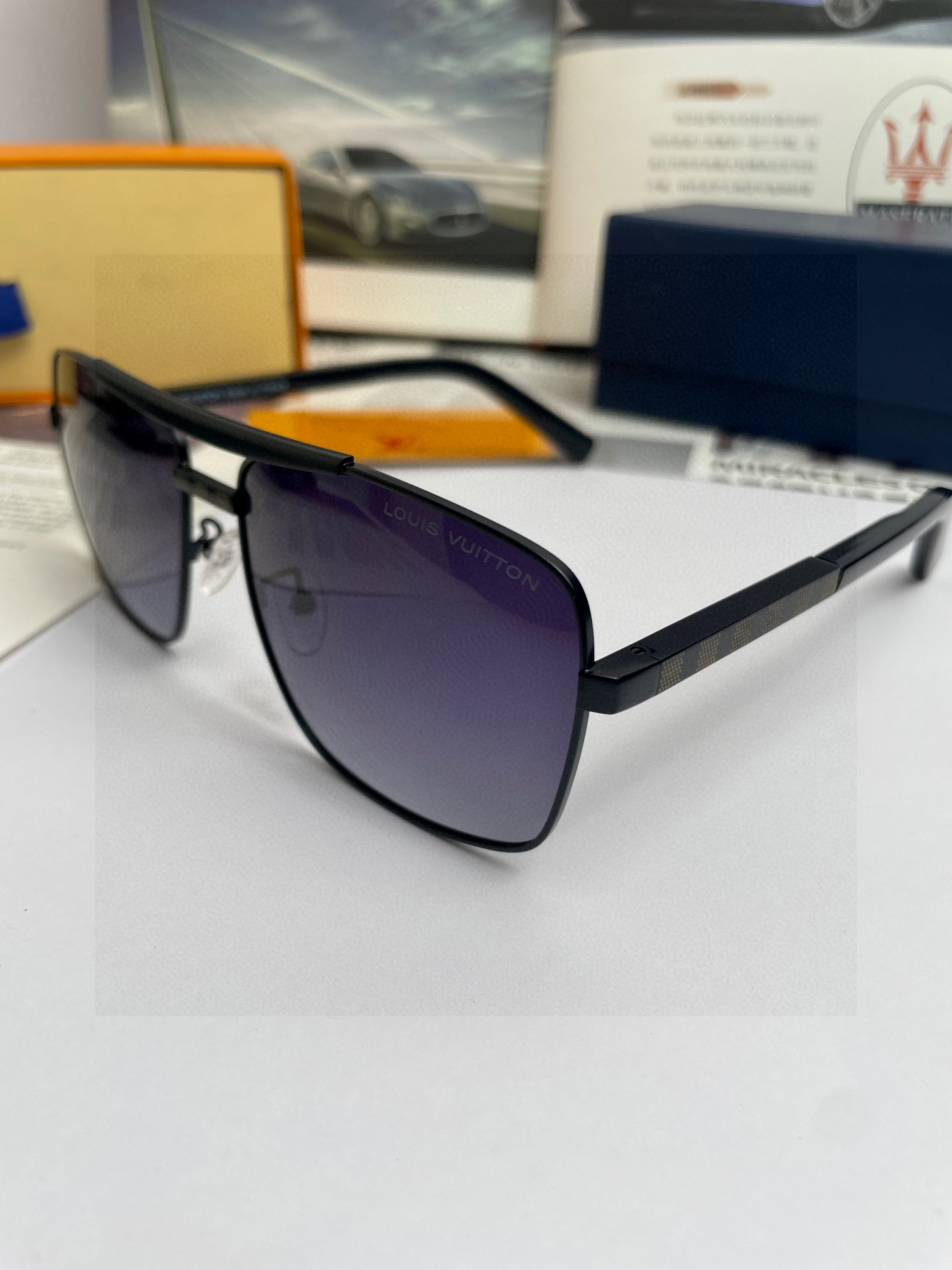 。新款💥品牌：路易威登LV 原单品质男女同款偏光太阳镜🕶️ 材质：高清宝丽来偏光镜片、进口合金印字log