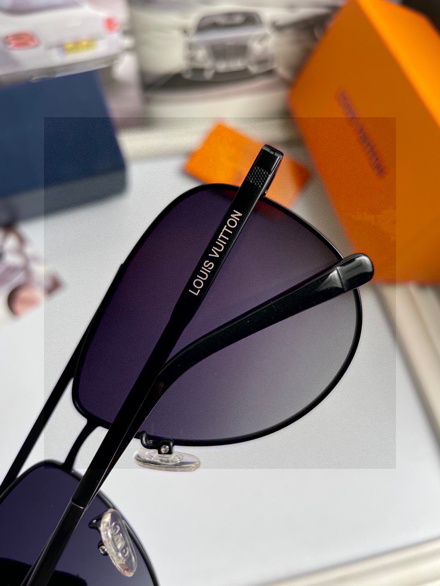 。新款💥品牌：路易威登LV 原单品质男女同款偏光太阳镜🕶️ 材质：高清宝丽来偏光镜片、进口合金印字log