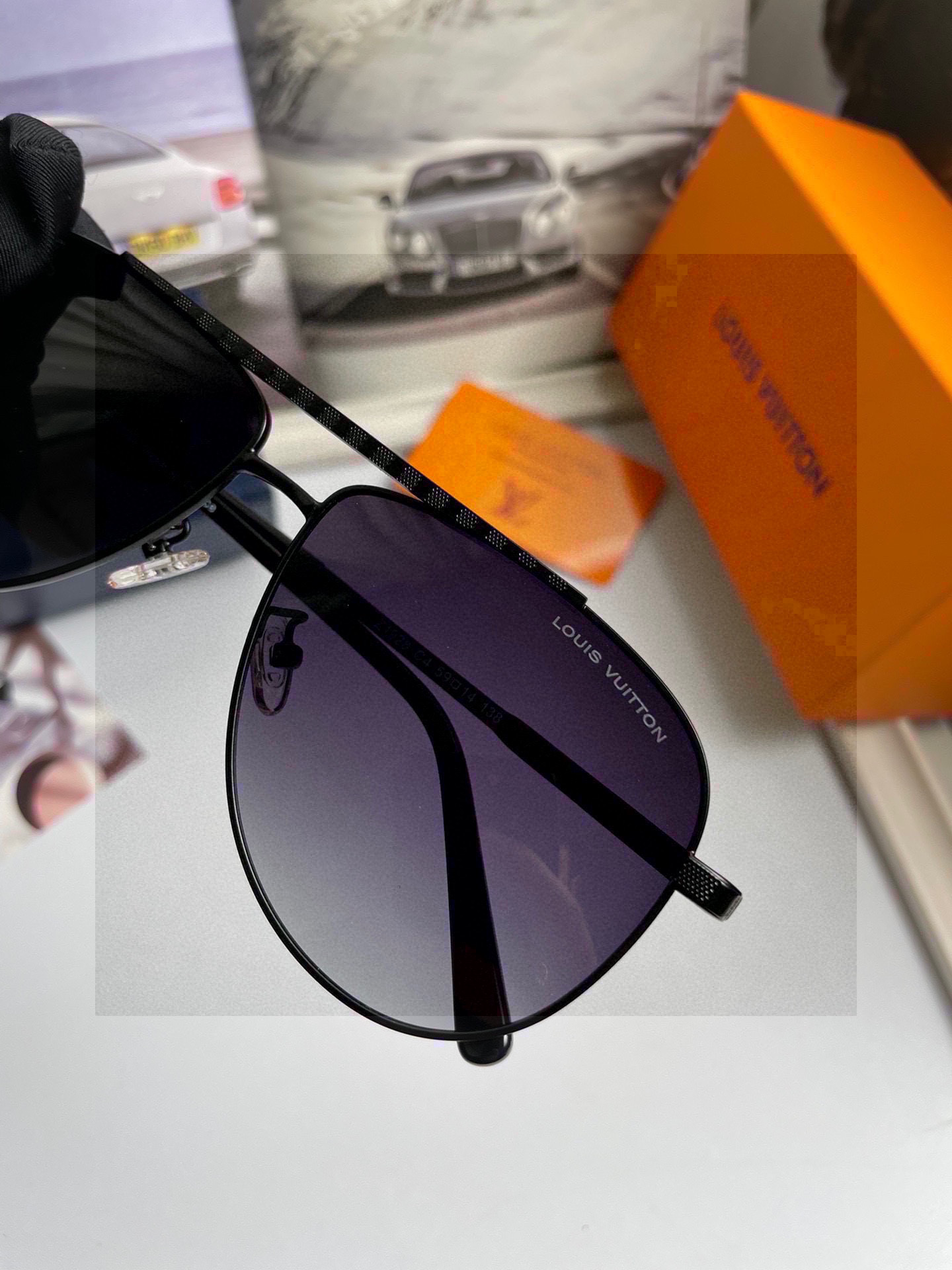 。新款💥品牌：路易威登LV 原单品质男女同款偏光太阳镜🕶️ 材质：高清宝丽来偏光镜片、进口合金印字log