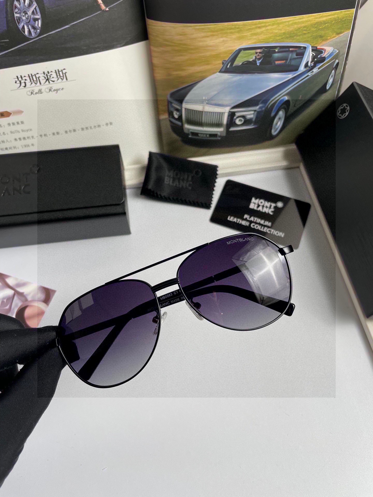 。新款万宝龙montblanc ：原单品质男士女士偏光太阳镜🕶️ 材质：高清宝丽来偏光镜片、板材印字lo