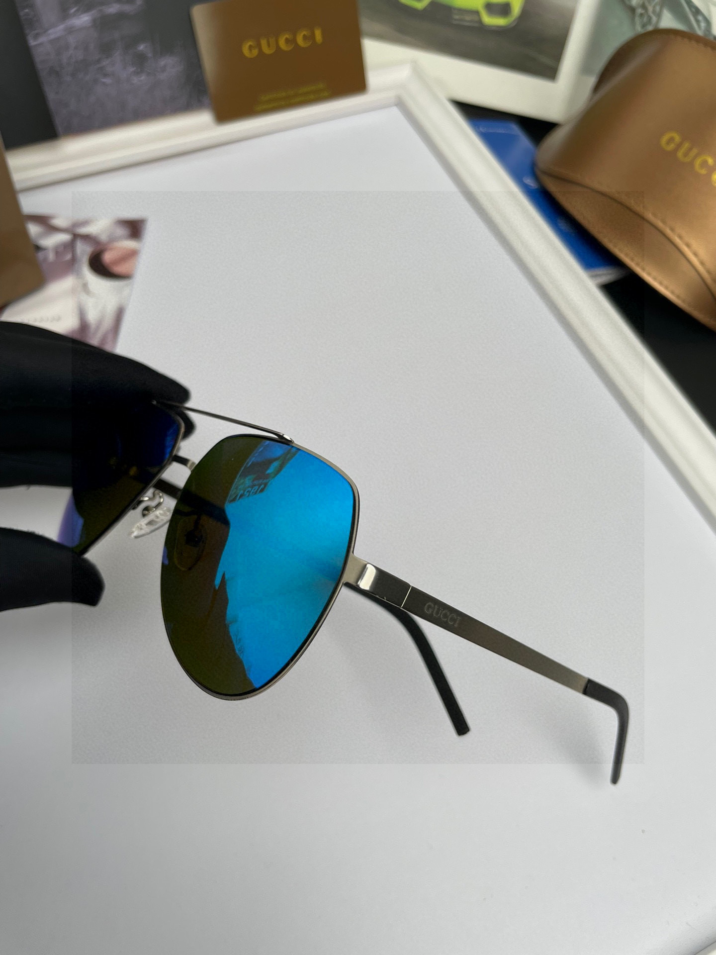 。💥品牌：古奇Gucci 高品质男士女士同款偏光太阳镜🕶️ 材质：高清尼龙镜片、💦超轻超有弹性镜腿.戴上
