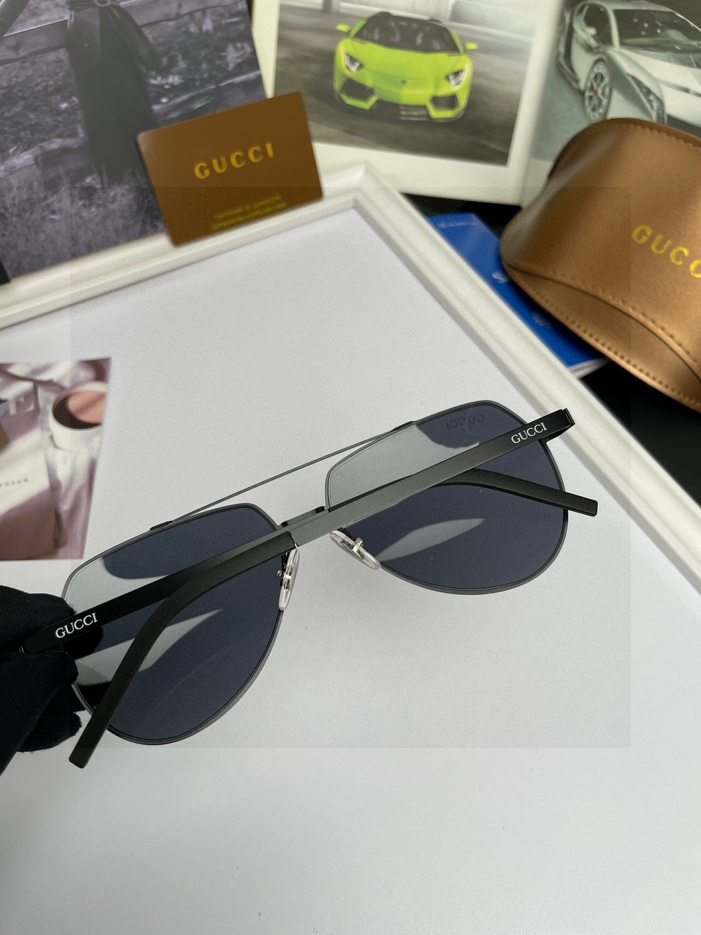 。💥品牌：古奇Gucci 高品质男士女士同款偏光太阳镜🕶️ 材质：高清尼龙镜片、💦超轻超有弹性镜腿.戴上