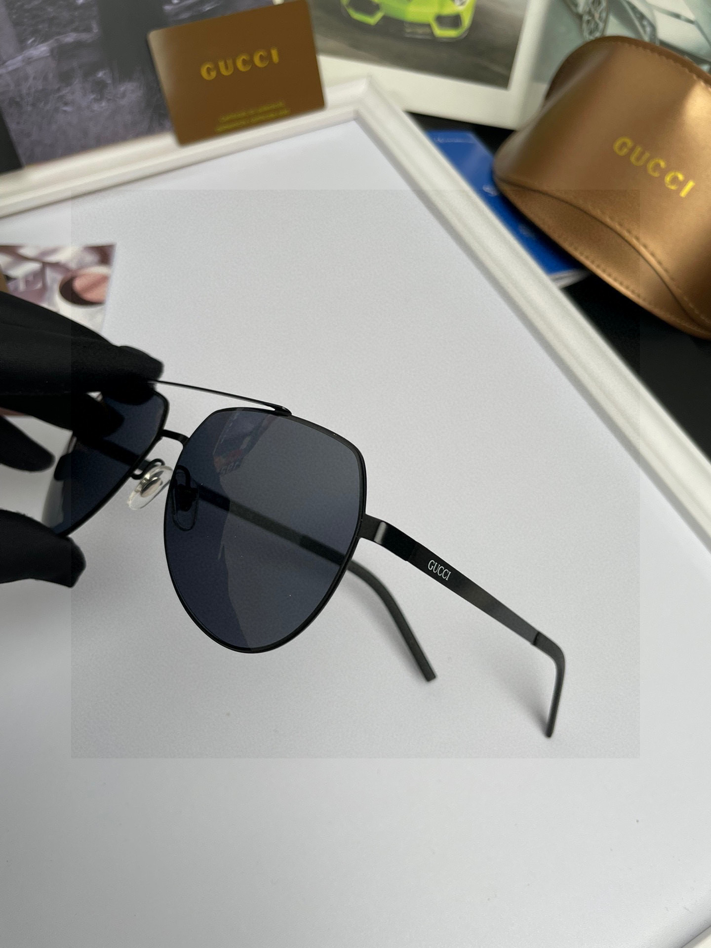 。💥品牌：古奇Gucci 高品质男士女士同款偏光太阳镜🕶️ 材质：高清尼龙镜片、💦超轻超有弹性镜腿.戴上