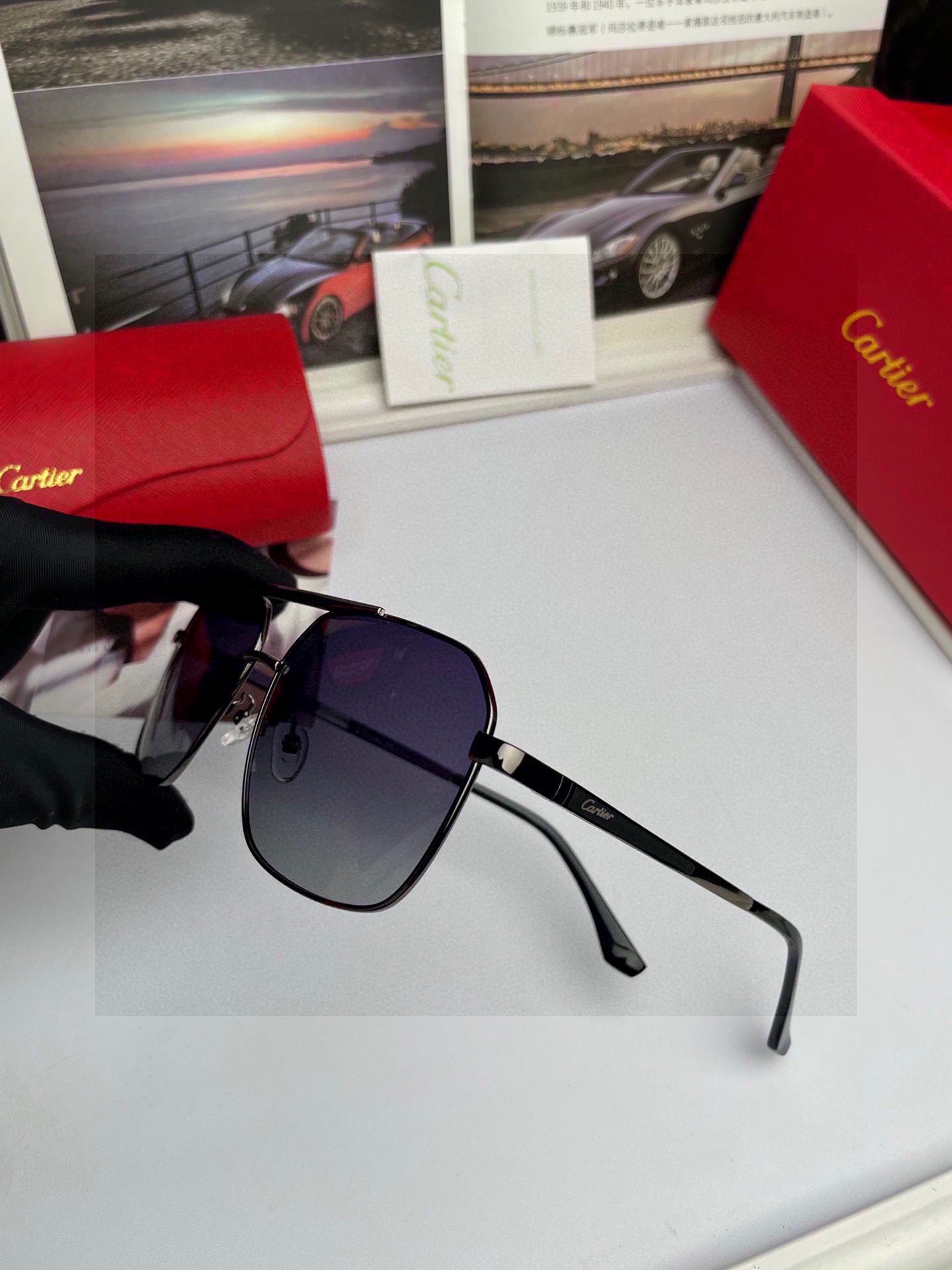 。新款💥品牌：卡地亚Cartier原单品质男士女士同款偏光太阳镜🕶️ 材质：高清尼龙镜片、金属合金log
