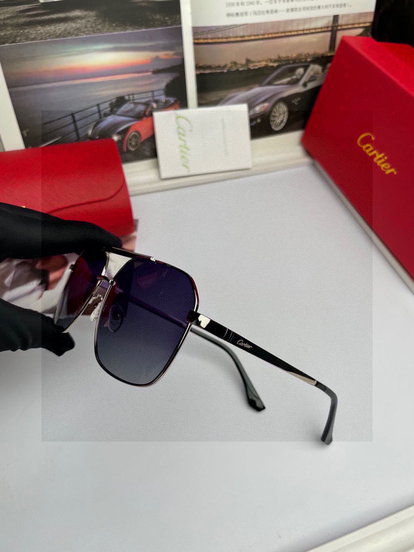。新款💥品牌：卡地亚Cartier原单品质男士女士同款偏光太阳镜🕶️ 材质：高清尼龙镜片、金属合金log