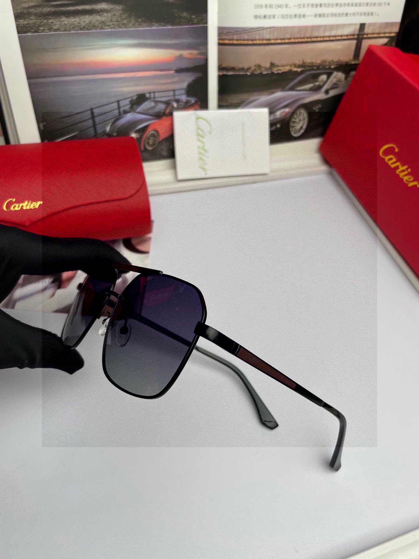 。新款💥品牌：卡地亚Cartier原单品质男士女士同款偏光太阳镜🕶️ 材质：高清尼龙镜片、金属合金log