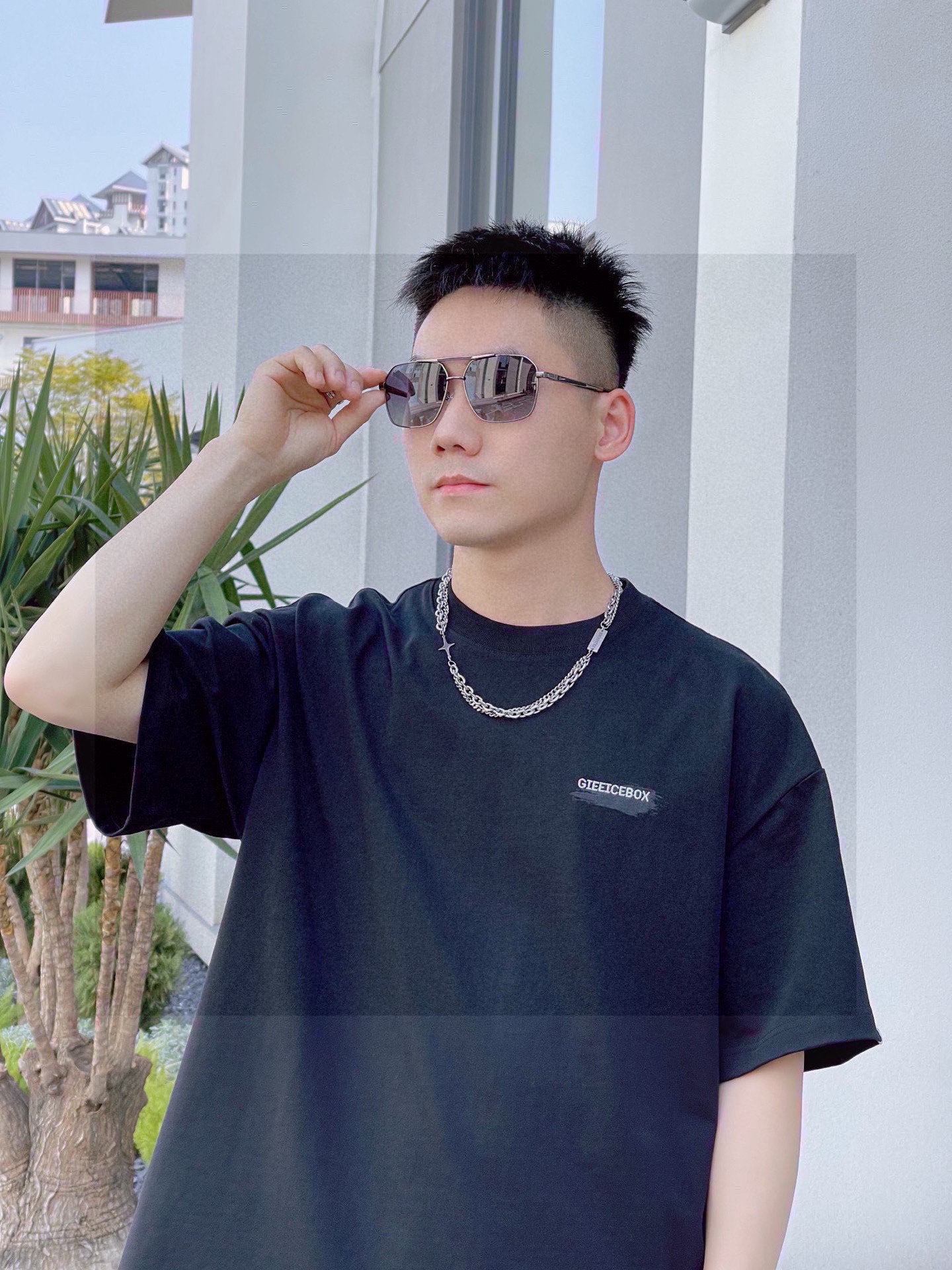 。新款💥品牌：卡地亚Cartier原单品质男士女士同款偏光太阳镜🕶️ 材质：高清尼龙镜片、金属合金log