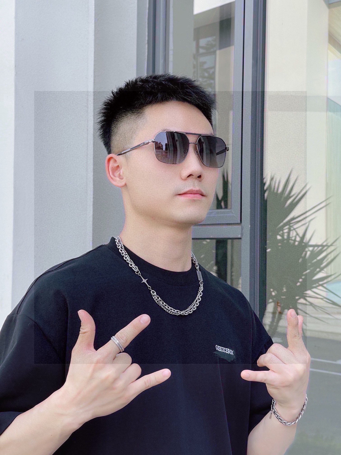 。新款💥品牌：卡地亚Cartier原单品质男士女士同款偏光太阳镜🕶️ 材质：高清尼龙镜片、金属合金log