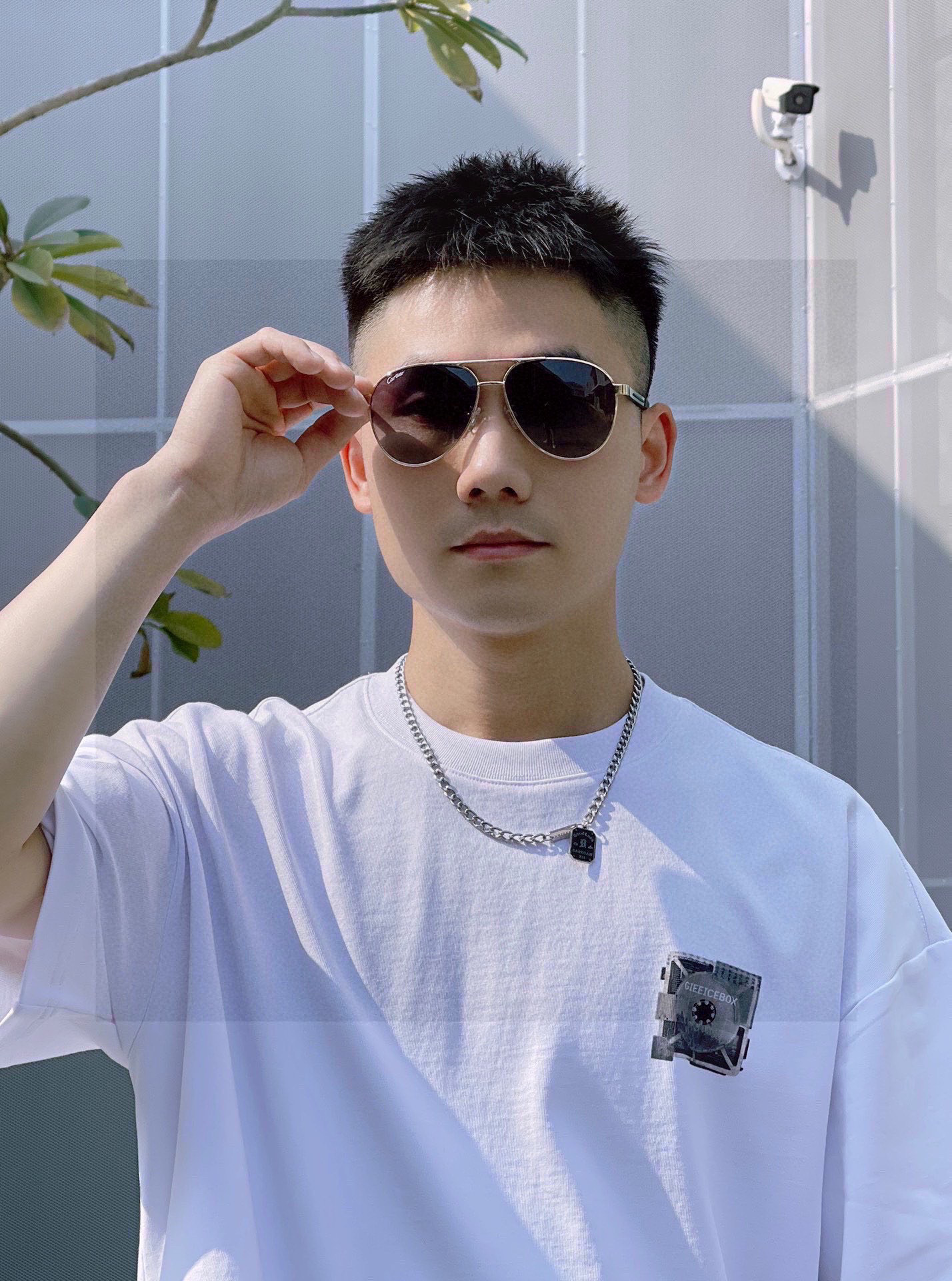 NO:364631,.The new brand Cartier Cartier original single quality men and women same polarized sunglasses, high-definition nylon lenses, metal alloy logo temples. You can see the details that the master's handmade design is exquisite, high-end and atmospheric, suitable for men and women traveling. Number 8168 glasses sunglasses, glasses, cartier, cartier19860909.新款品牌卡地亚Cartier原单品质男士女士同款偏光太阳镜 材质高清尼龙镜片、金属合金logo镜腿.看细节就知道大师手工制作设计,做工精致,高端大气,适合男女旅游出行.编号8168眼镜墨镜太阳镜,眼镜,cartier,cartier,glasses