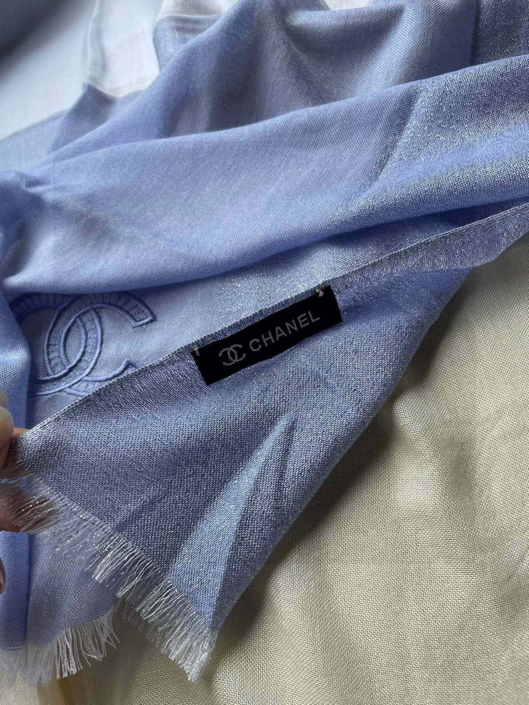 新款香奈儿顶级旷世绝美👼，👏小香风绝美百搭款💋专柜限量哦‼有钱都很难订到💛💙💜顶级纯羊绒，品质上乘✨精美