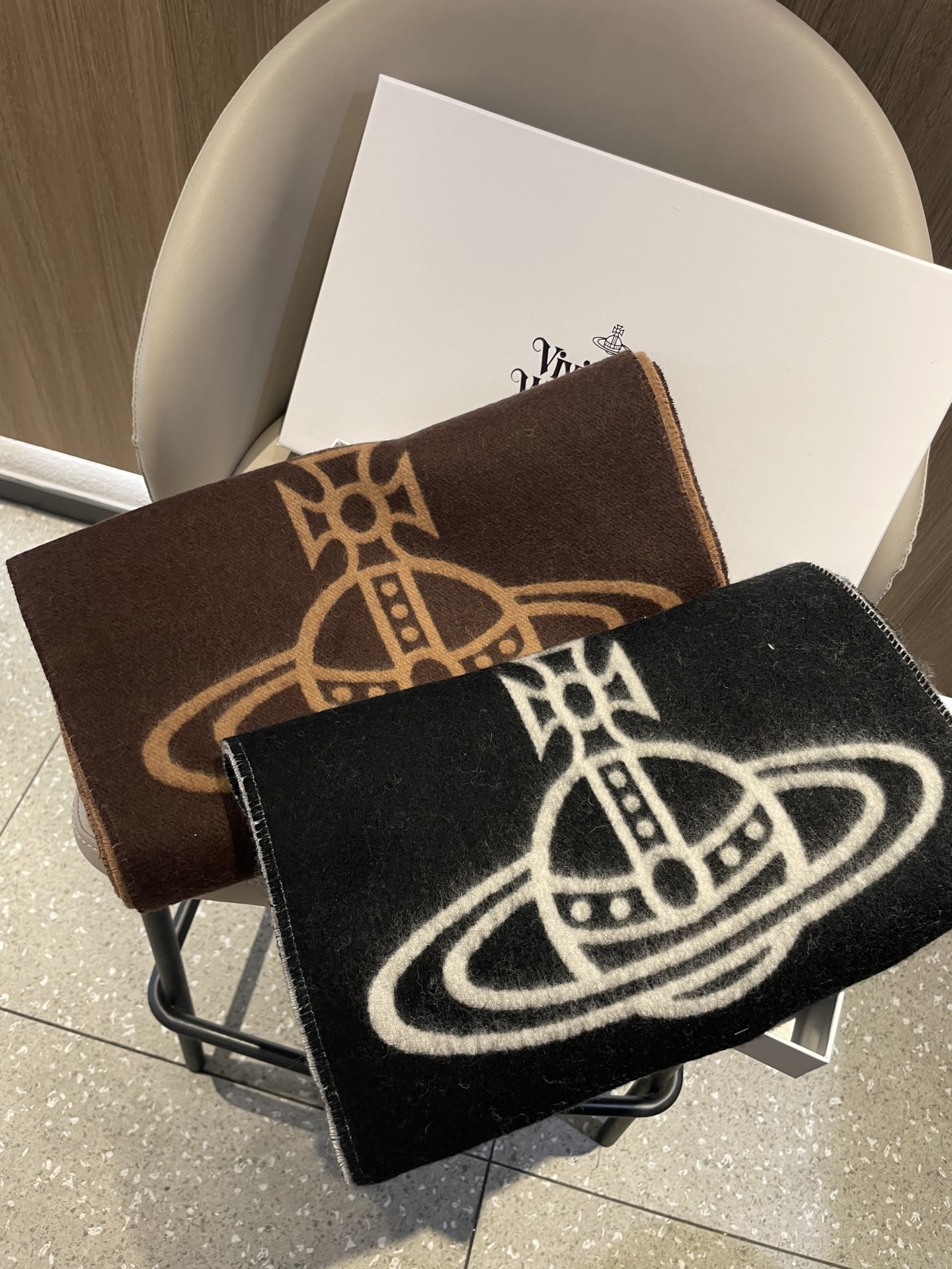 💟西太后超美新款双面围巾！超级推荐入手！质感好货！据说超难买哦！！做工非常精致，很有分量，我们的 格真的