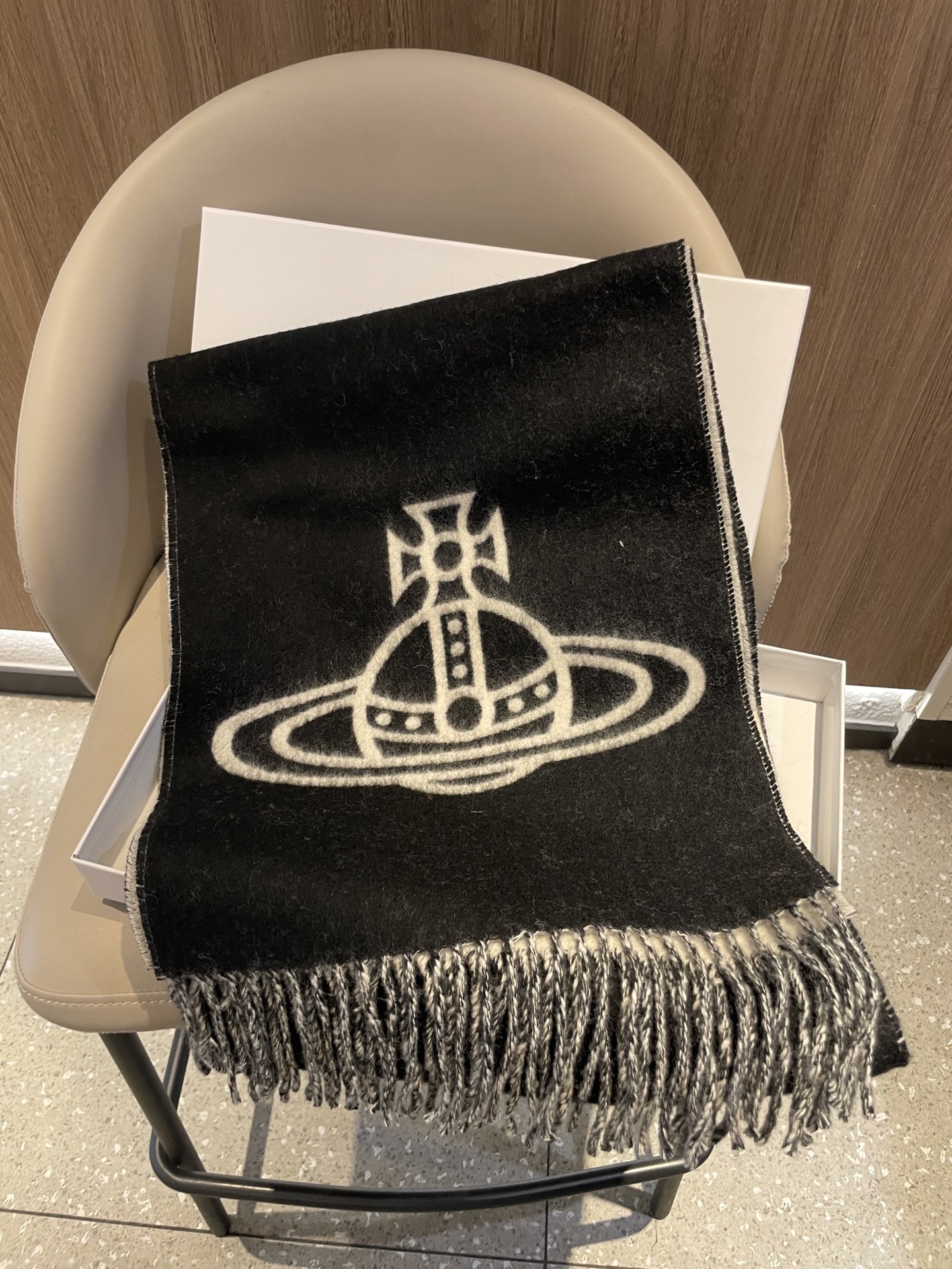 💟西太后超美新款双面围巾！超级推荐入手！质感好货！据说超难买哦！！做工非常精致，很有分量，我们的 格真的