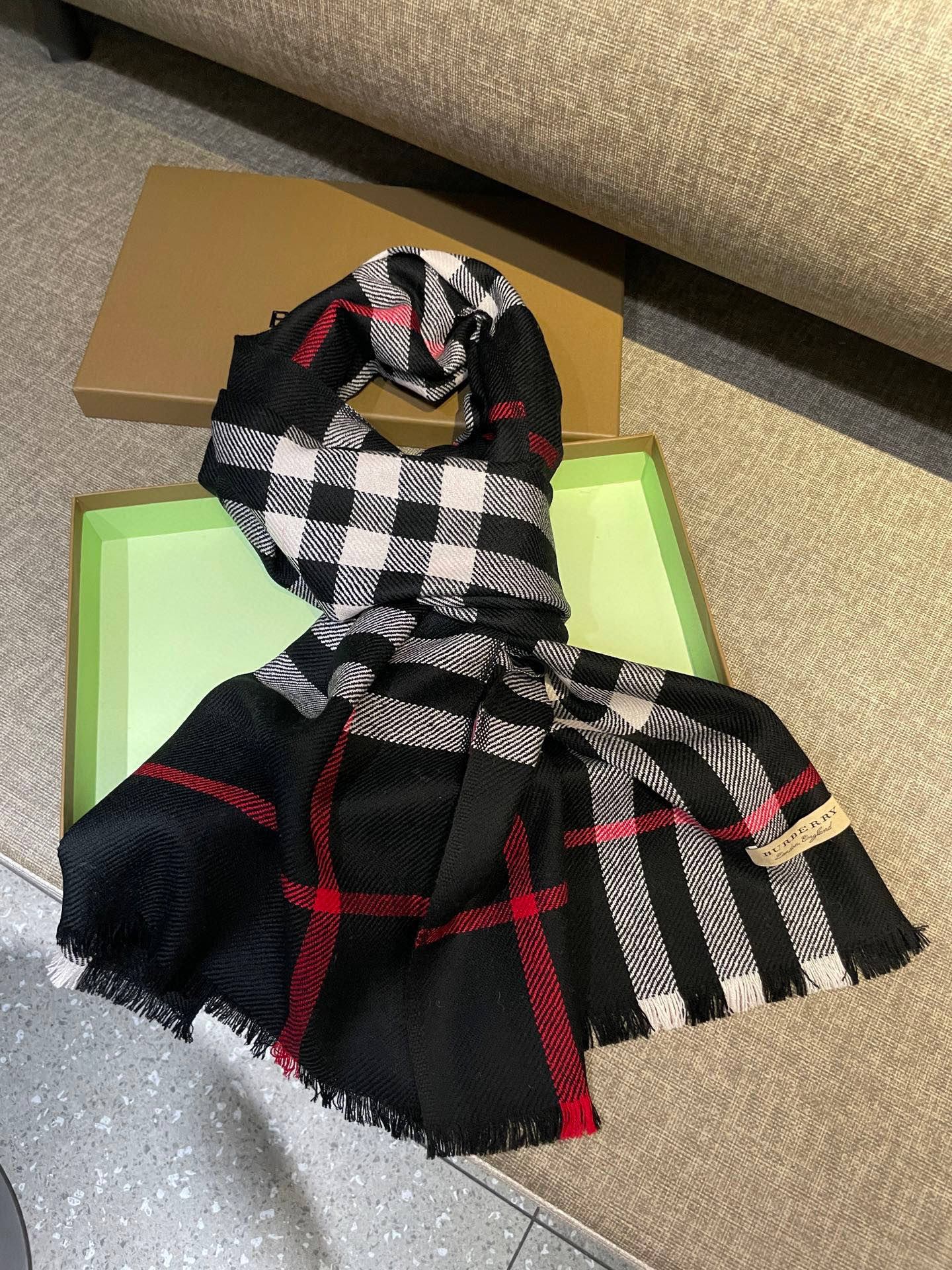 同步官网，巴宝莉经典时尚的情怀。日常时髦实用款】Burberry新款，真的无敌时髦百搭！！独有的格调，这