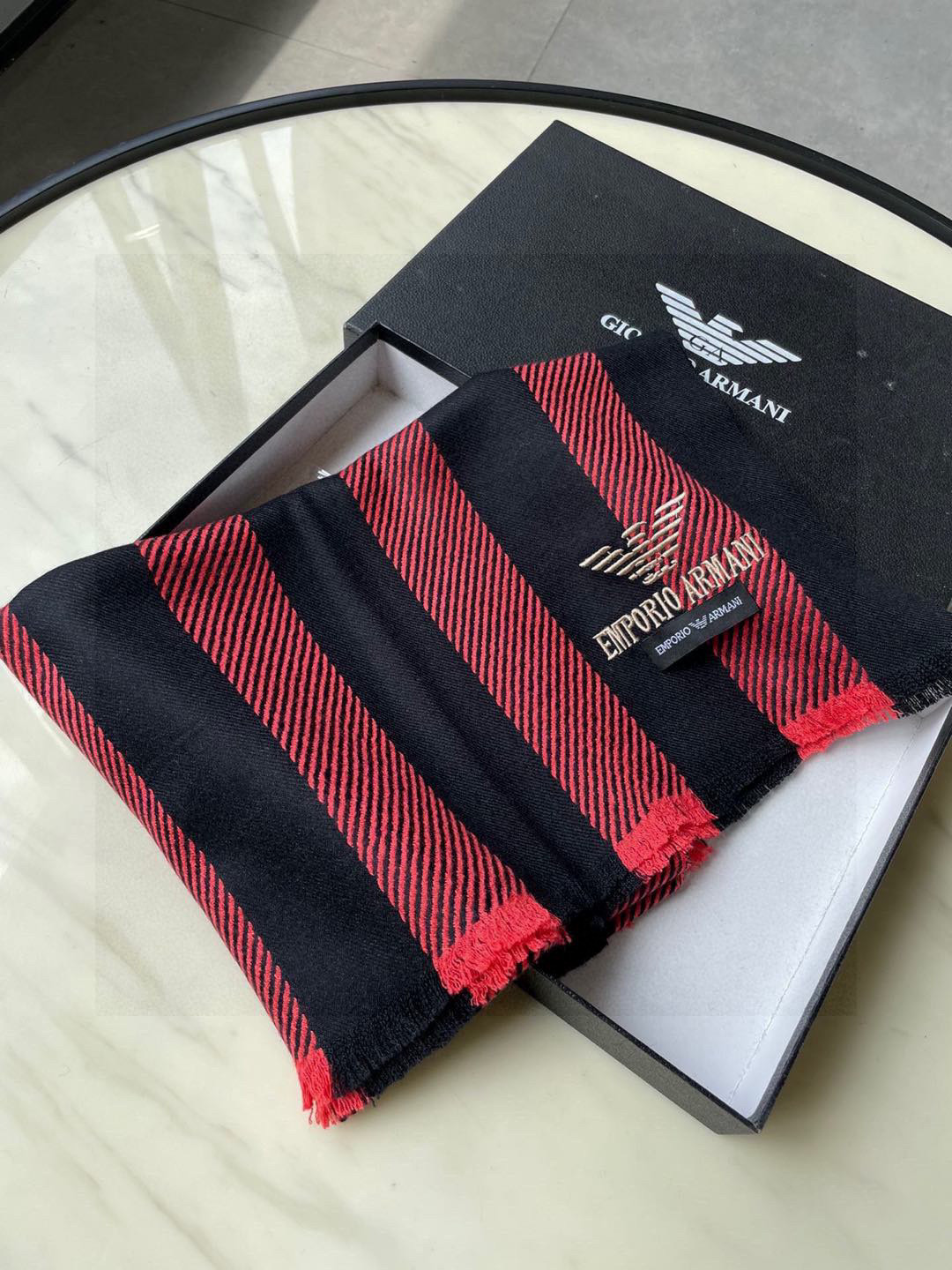 男款阿玛尼（Arman）小披肩且买且珍惜~~男款真的很少，一年也就出几款，都是出口订单所以比较难遇。男人