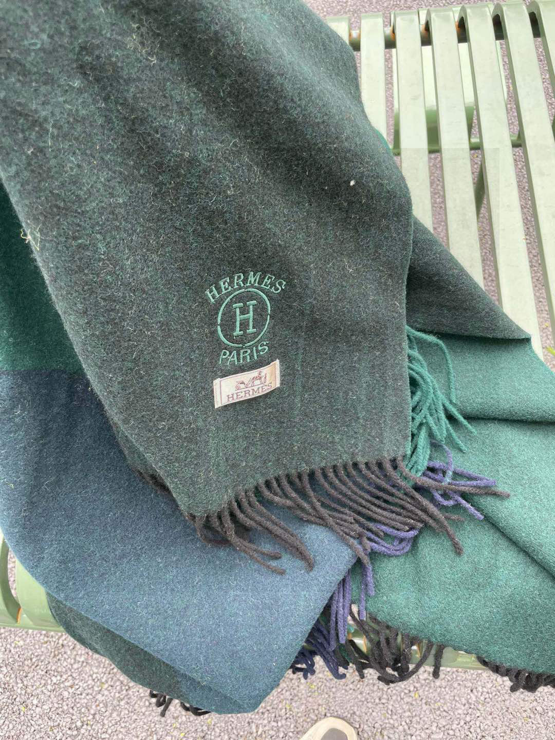 ✨爱马仕最新款，H刺绣系列羊毛毯，大爱三配色。真的太喜欢爱马仕的这款配色了，真的是给家居生活注入新的活力