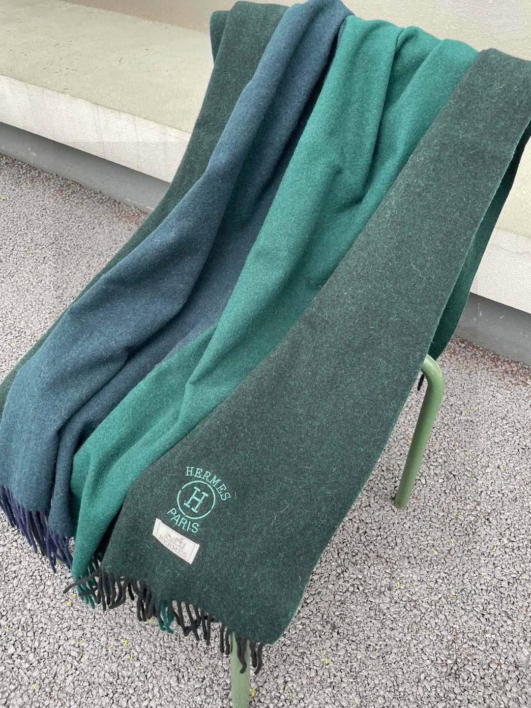 ✨爱马仕最新款，H刺绣系列羊毛毯，大爱三配色。真的太喜欢爱马仕的这款配色了，真的是给家居生活注入新的活力