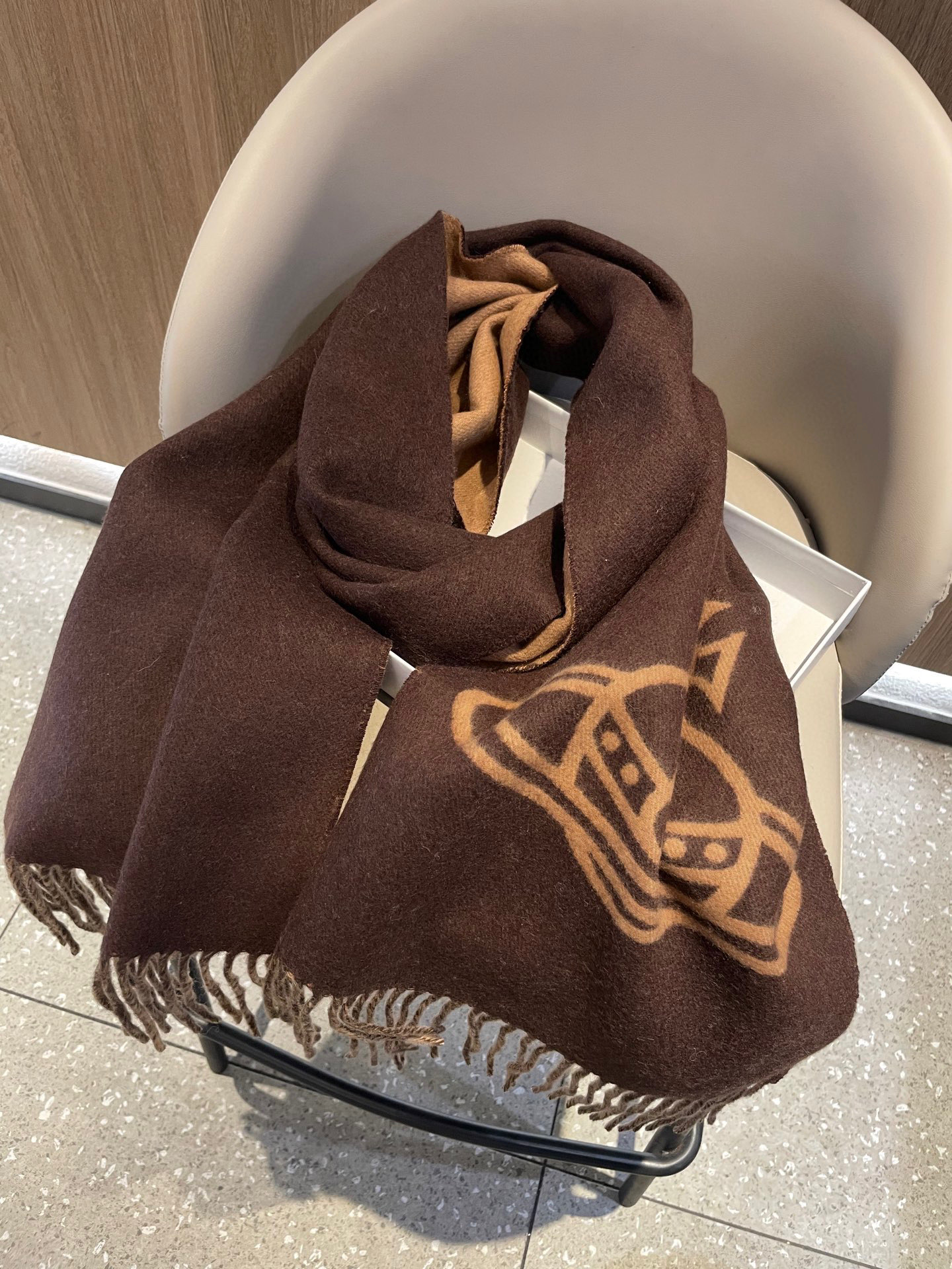 💟西太后超美新款双面围巾！超级推荐入手！质感好货！据说超难买哦！！做工非常精致，很有分量，我们的 格真的