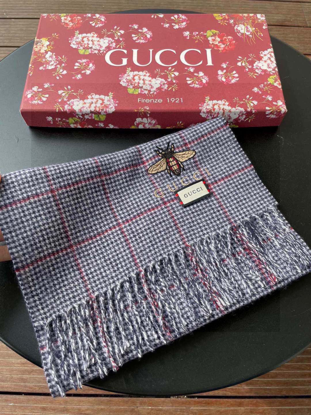 Gucci古奇羊毛围巾❗️官网发售！非常实用推荐款，限量的配色，男女围都特别好看！！两个配色。经典千鸟格