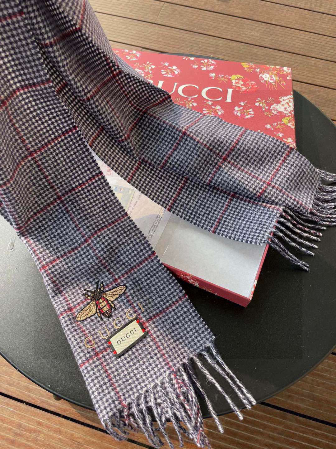 Gucci古奇羊毛围巾❗️官网发售！非常实用推荐款，限量的配色，男女围都特别好看！！两个配色。经典千鸟格