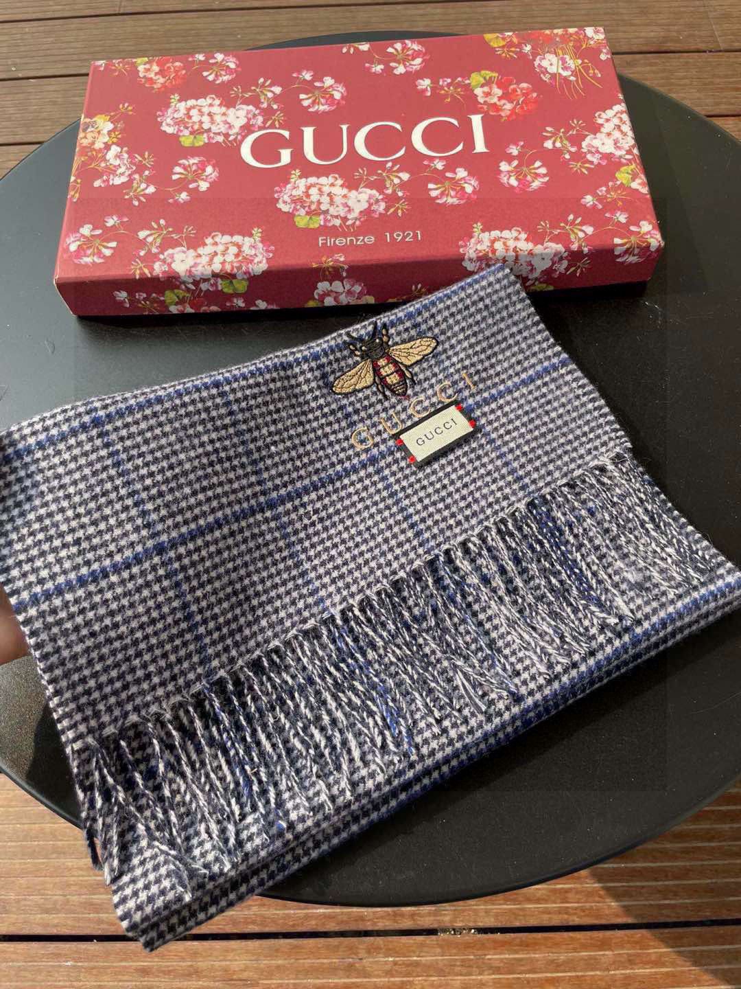 Gucci古奇羊毛围巾❗️官网发售！非常实用推荐款，限量的配色，男女围都特别好看！！两个配色。经典千鸟格