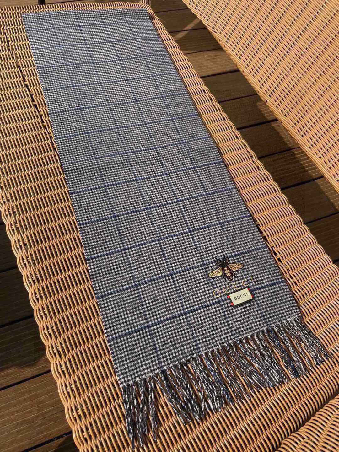 Gucci古奇羊毛围巾❗️官网发售！非常实用推荐款，限量的配色，男女围都特别好看！！两个配色。经典千鸟格