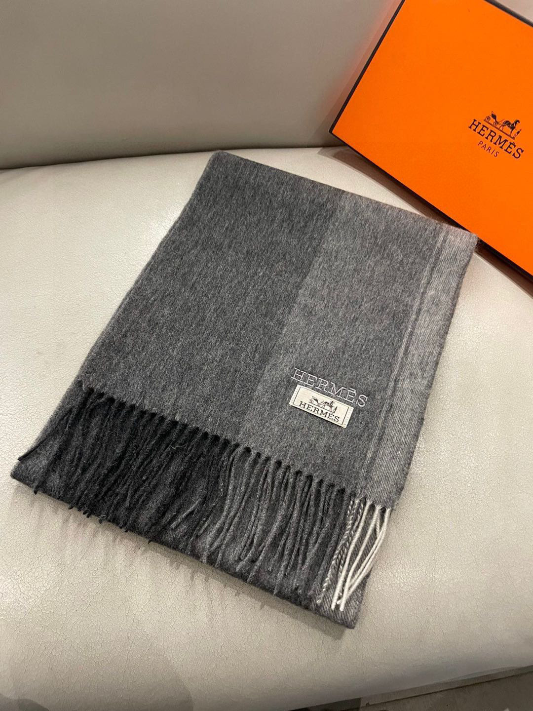 HERMFS【爱马仕】巴黎时装展采用蒙古高原细羊绒！手感满满地都是细腻的绒毛！这个价格绝对百分之百的实惠