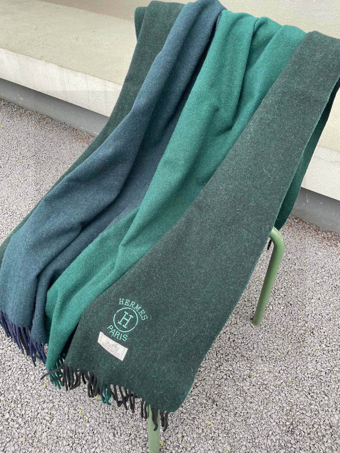 ✨爱马仕最新款，H刺绣系列羊毛毯，大爱三配色。真的太喜欢爱马仕的这款配色了，真的是给家居生活注入新的活力