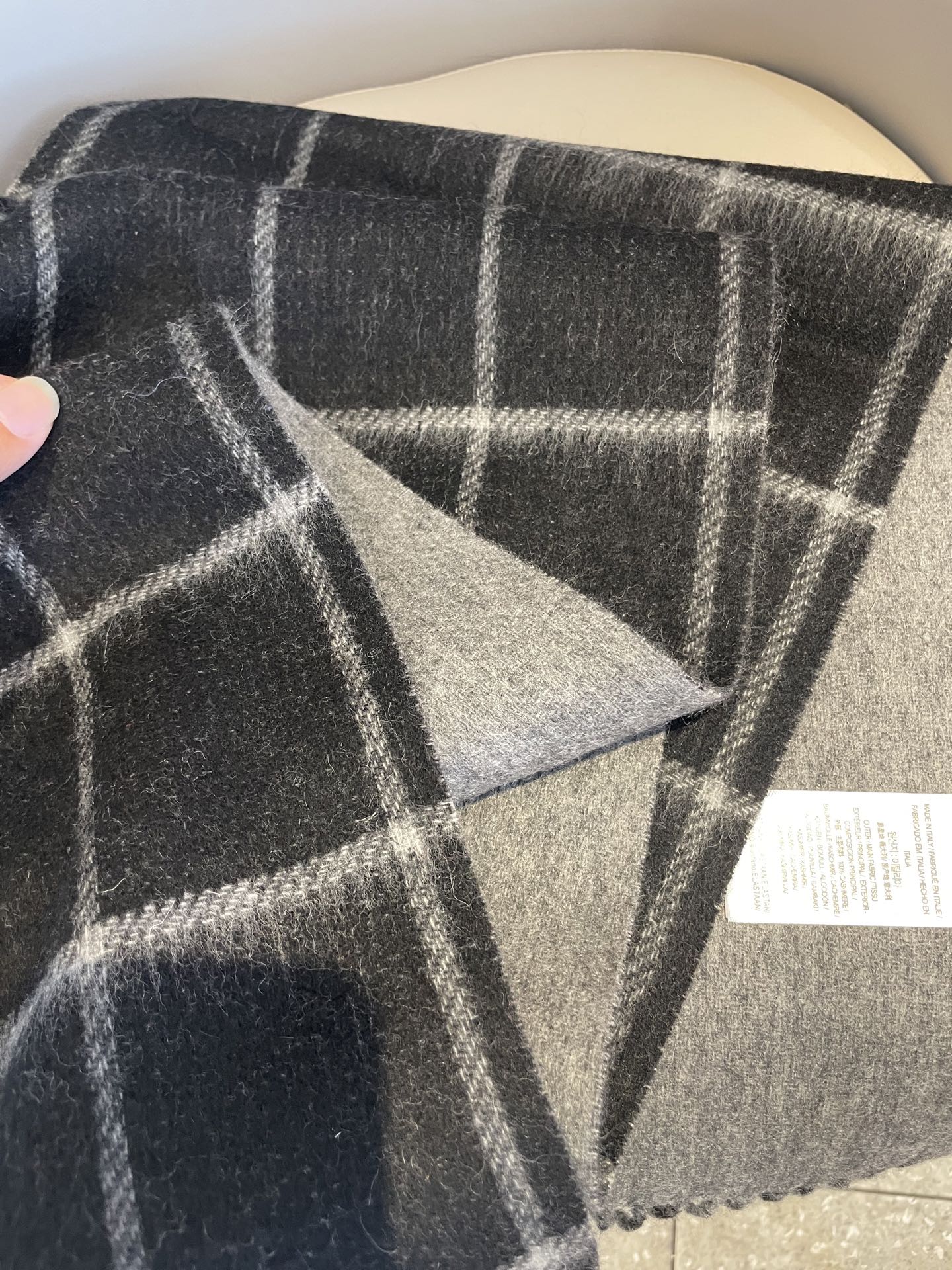 新款巴宝莉双面羊绒❗男女同款围巾且买且珍惜羊绒款😍~都是出口订单所以比较难遇❤东西讲究少而精😍好看的一定