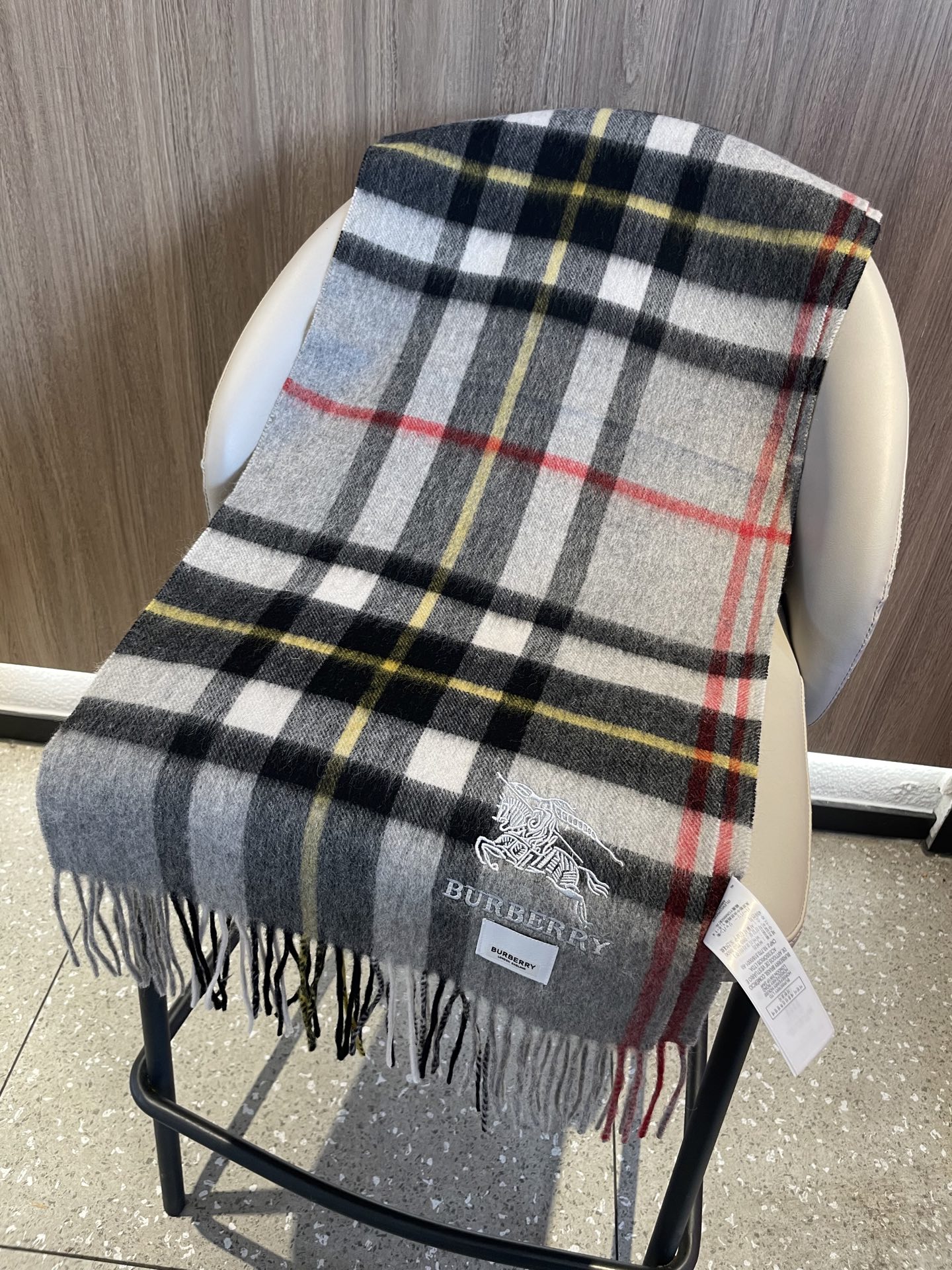 新款巴宝莉男士格子高级货❗️ 顶级出口尾单战马刺绣👍货不多，下手一定要快，真心美的让人非常非常心动 上身