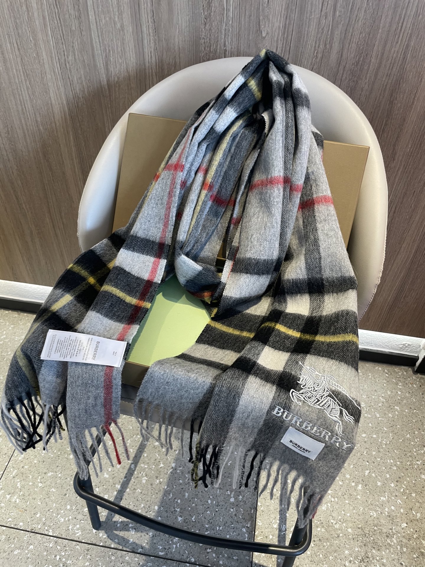 新款巴宝莉男士格子高级货❗️ 顶级出口尾单战马刺绣👍货不多，下手一定要快，真心美的让人非常非常心动 上身