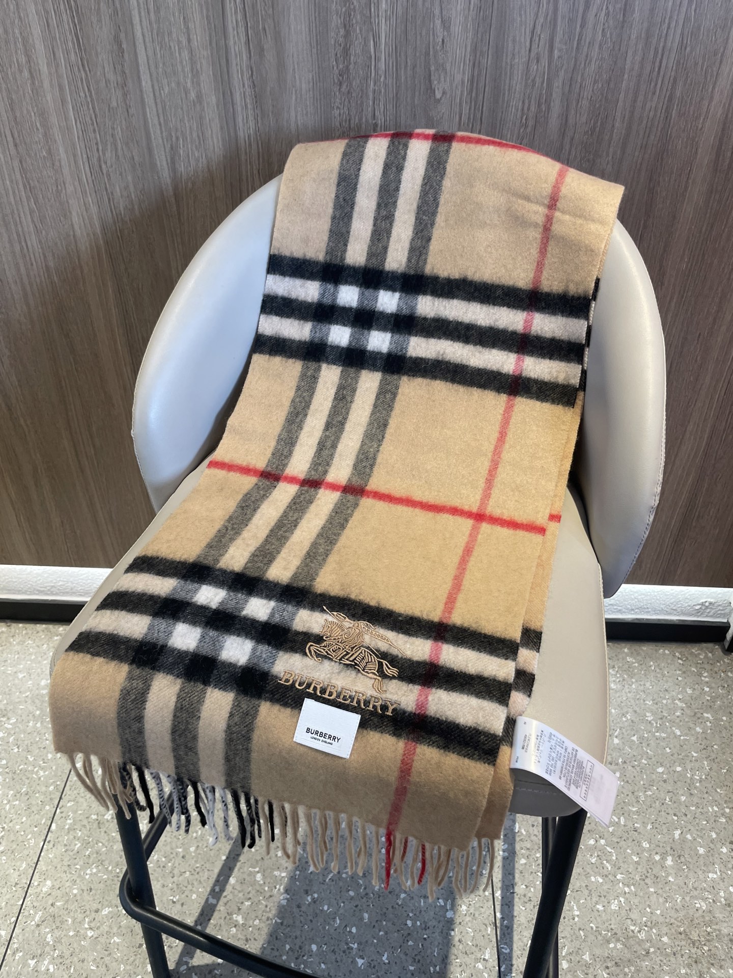 🔥巴宝莉经典格纹战马刺绣男女福利款❗️😍殿堂级御用芭芭家战马的经典格羊毛围巾🧣独家渠道货bulingbu