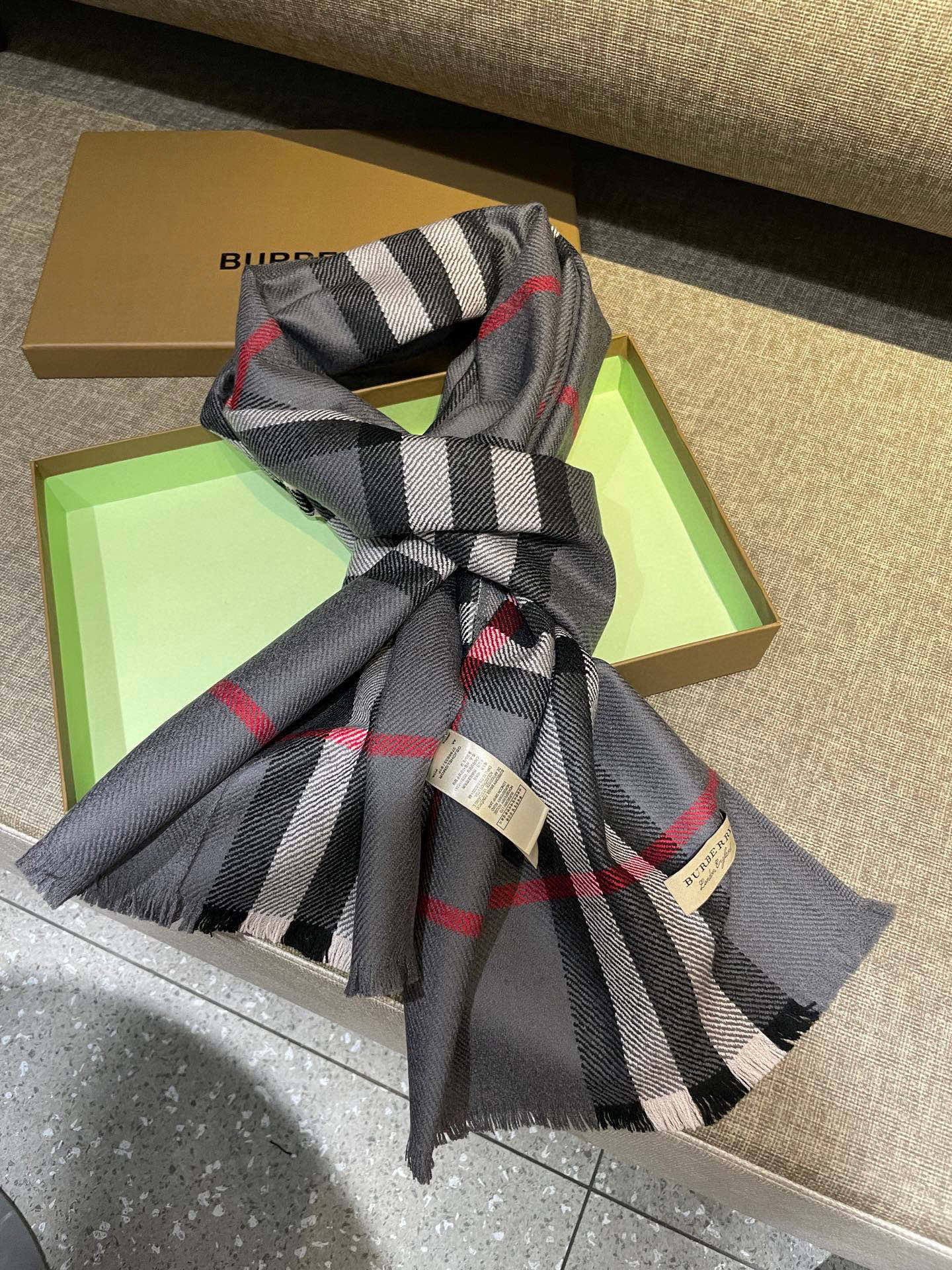 同步官网，巴宝莉经典时尚的情怀。日常时髦实用款】Burberry新款，真的无敌时髦百搭！！独有的格调，这