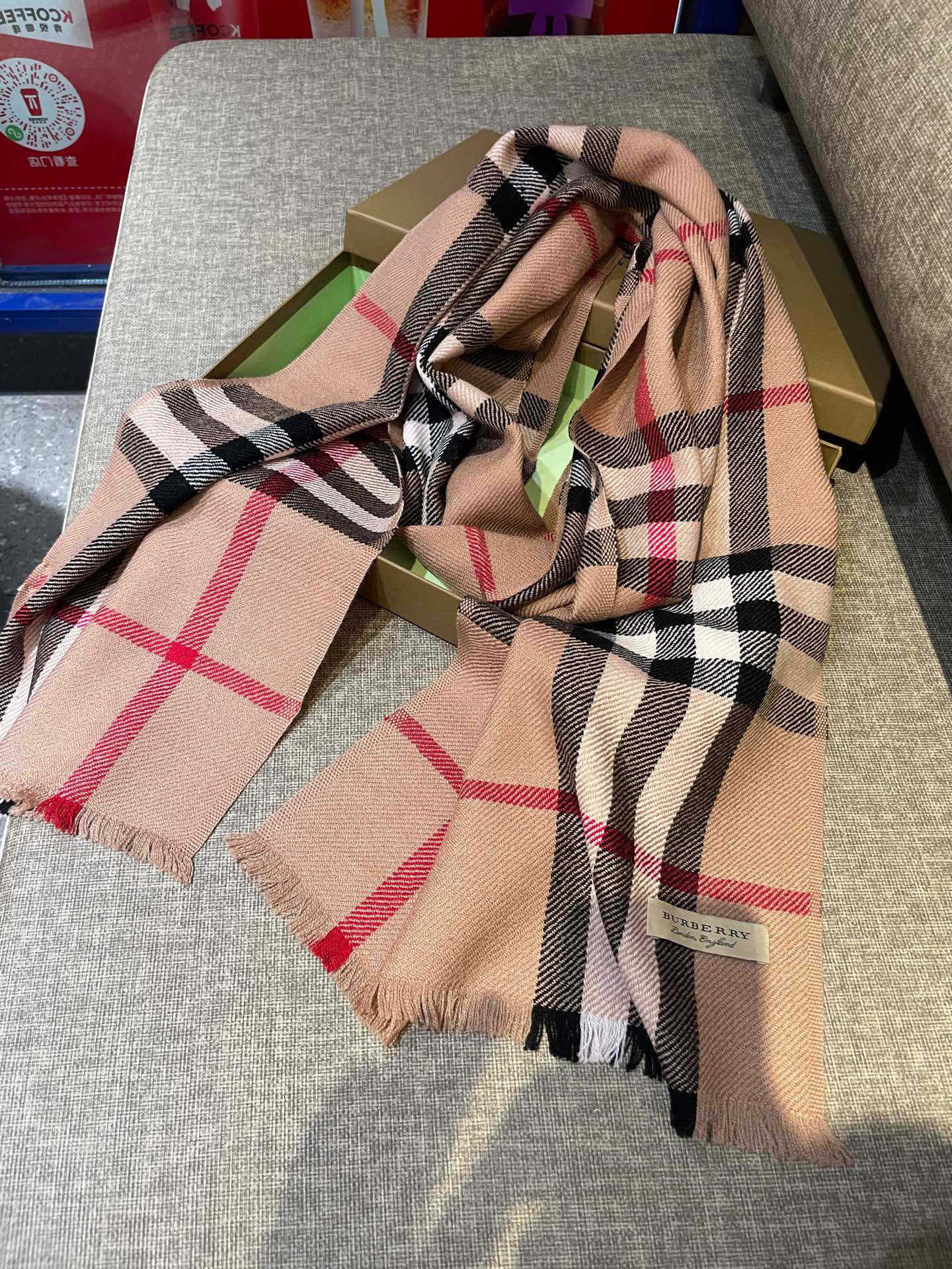 同步官网，巴宝莉经典时尚的情怀。日常时髦实用款】Burberry新款，真的无敌时髦百搭！！独有的格调，这