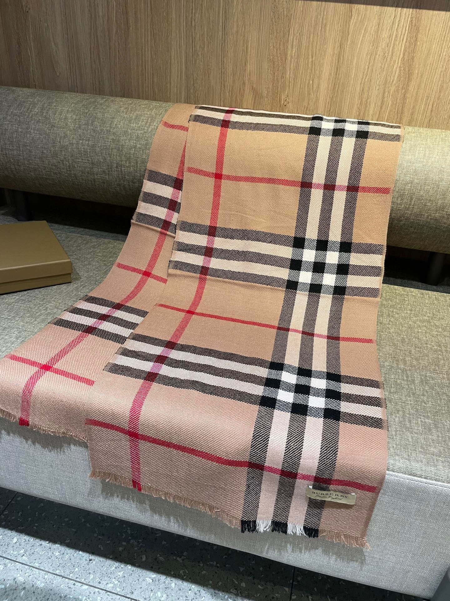 同步官网，巴宝莉经典时尚的情怀。日常时髦实用款】Burberry新款，真的无敌时髦百搭！！独有的格调，这