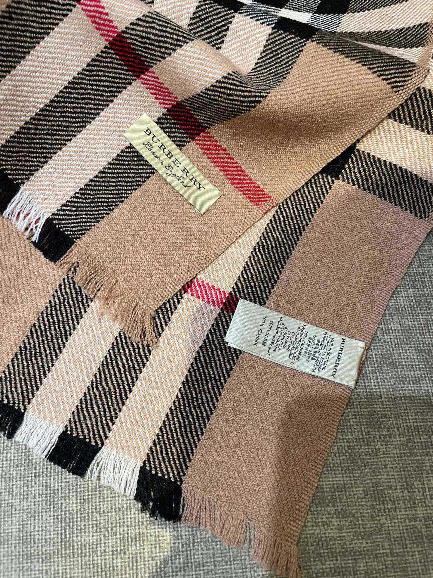 同步官网，巴宝莉经典时尚的情怀。日常时髦实用款】Burberry新款，真的无敌时髦百搭！！独有的格调，这