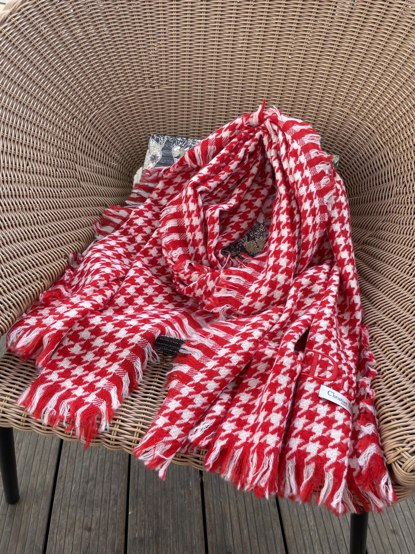 迪奥Dior尾单新款千鸟格拼色羊毛围巾，直接出欧洲的，正儿八经的正品订单…和大货一起出来，不用多流弊的文