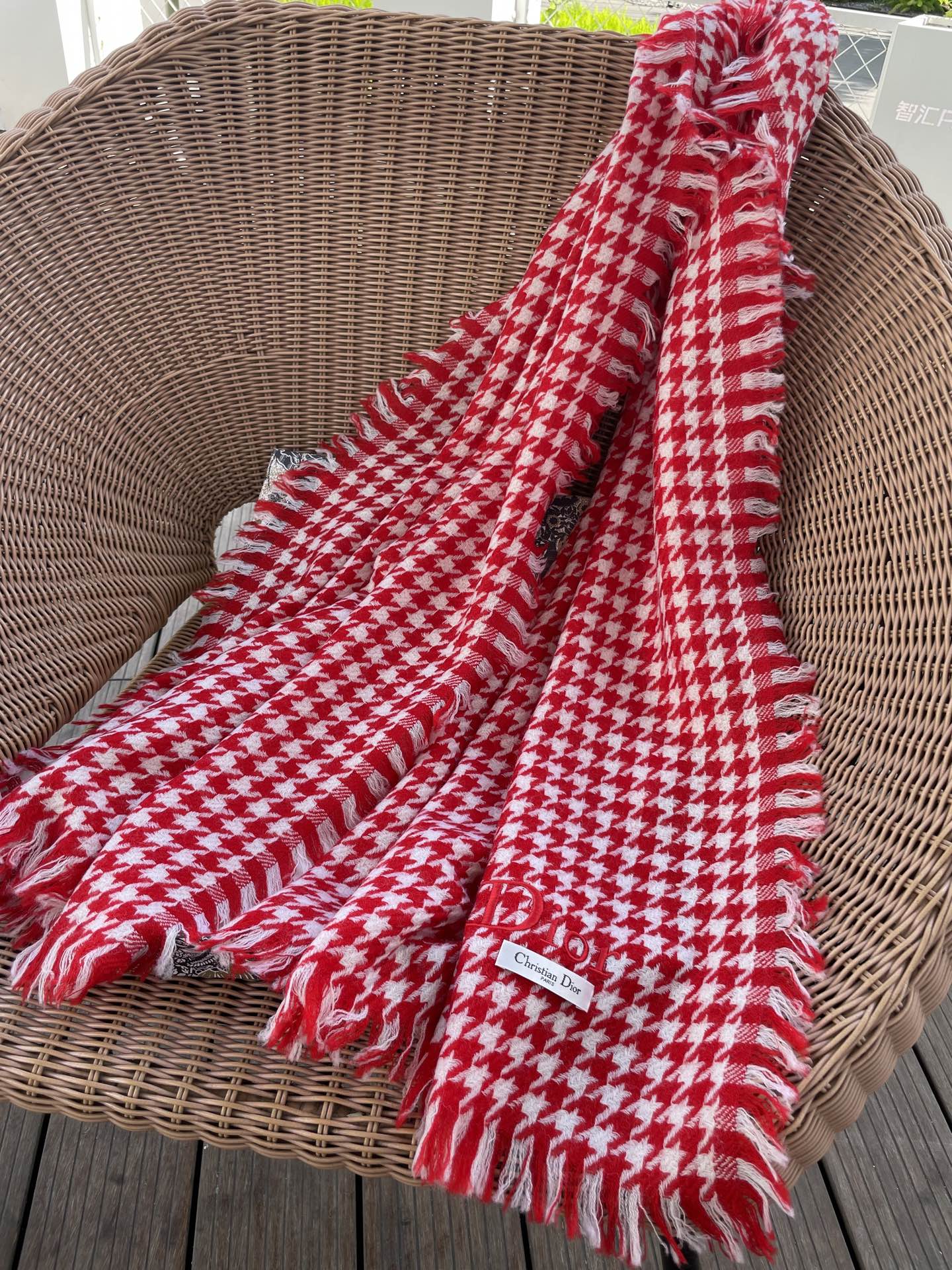 迪奥Dior尾单新款千鸟格拼色羊毛围巾，直接出欧洲的，正儿八经的正品订单…和大货一起出来，不用多流弊的文