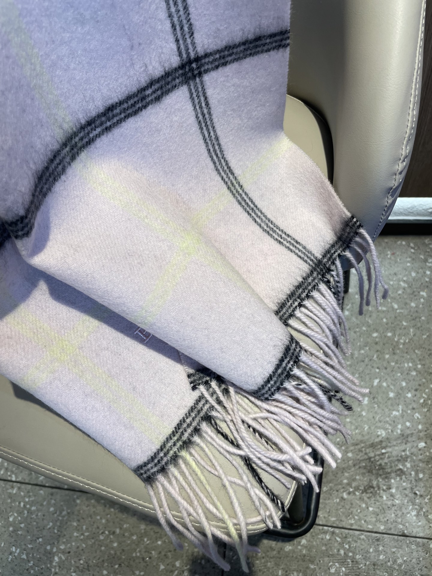 🔥巴宝莉最新格纹少女粉劲爆上架❗️😍殿堂级御用芭芭家战马的经典格羊毛围巾🧣独家渠道货bulingbuli