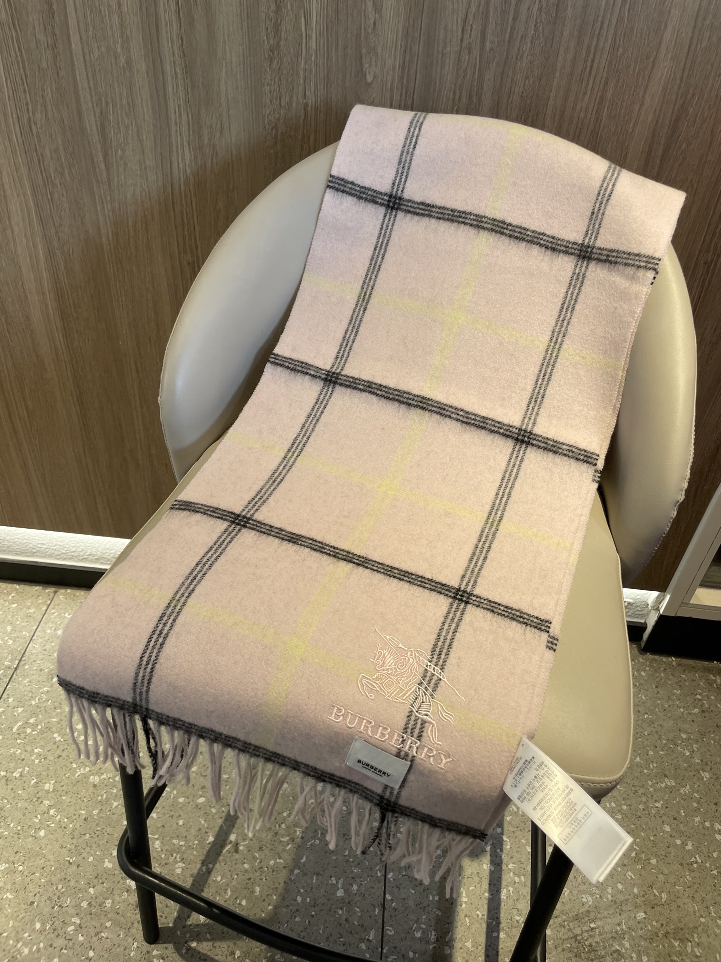 🔥巴宝莉最新格纹少女粉劲爆上架❗️😍殿堂级御用芭芭家战马的经典格羊毛围巾🧣独家渠道货bulingbuli