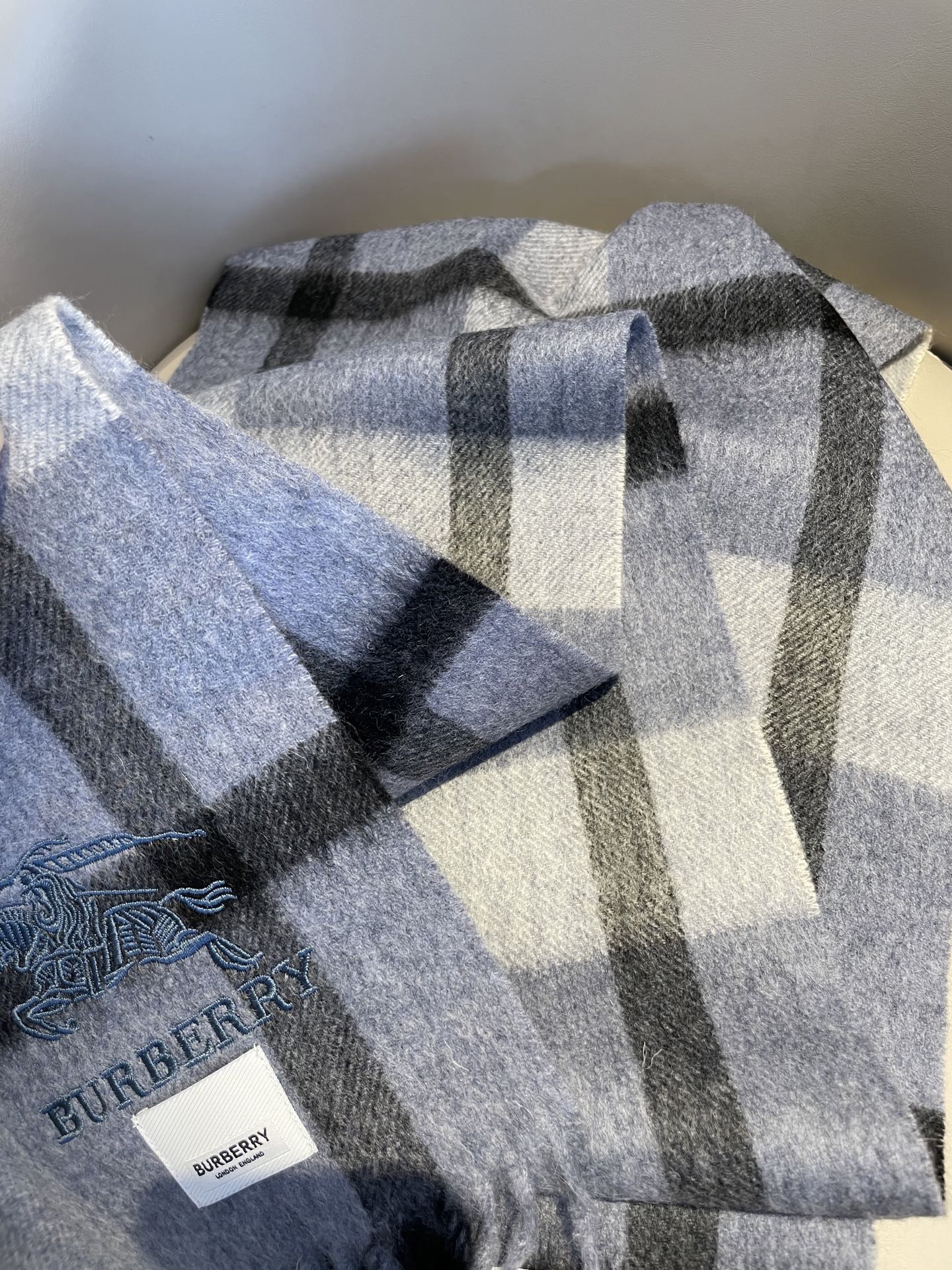 新款巴宝莉男士格子高级货❗️ 顶级出口尾单战马刺绣👍货不多，下手一定要快，真心美的让人非常非常心动 上身