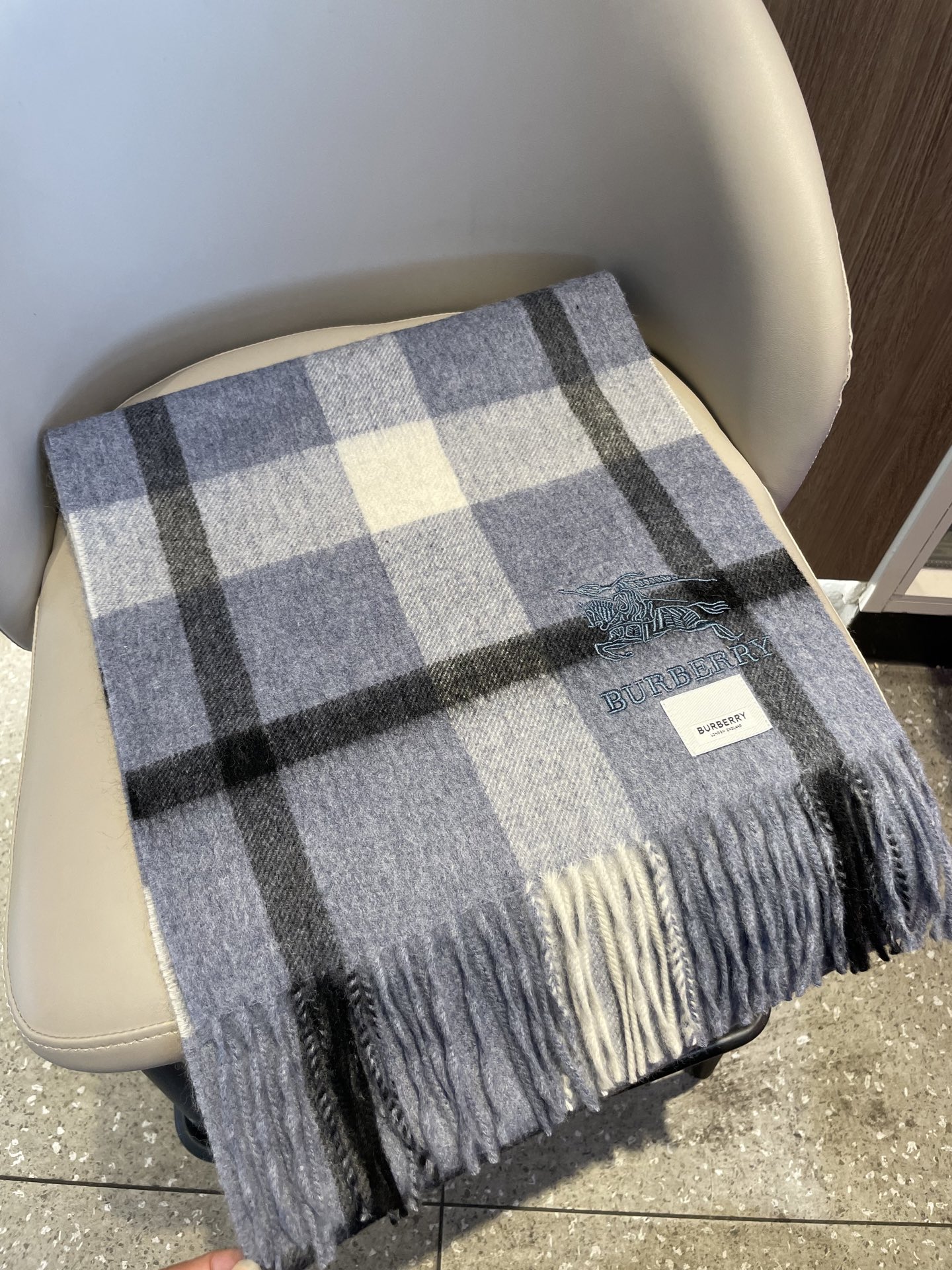 新款巴宝莉男士格子高级货❗️ 顶级出口尾单战马刺绣👍货不多，下手一定要快，真心美的让人非常非常心动 上身