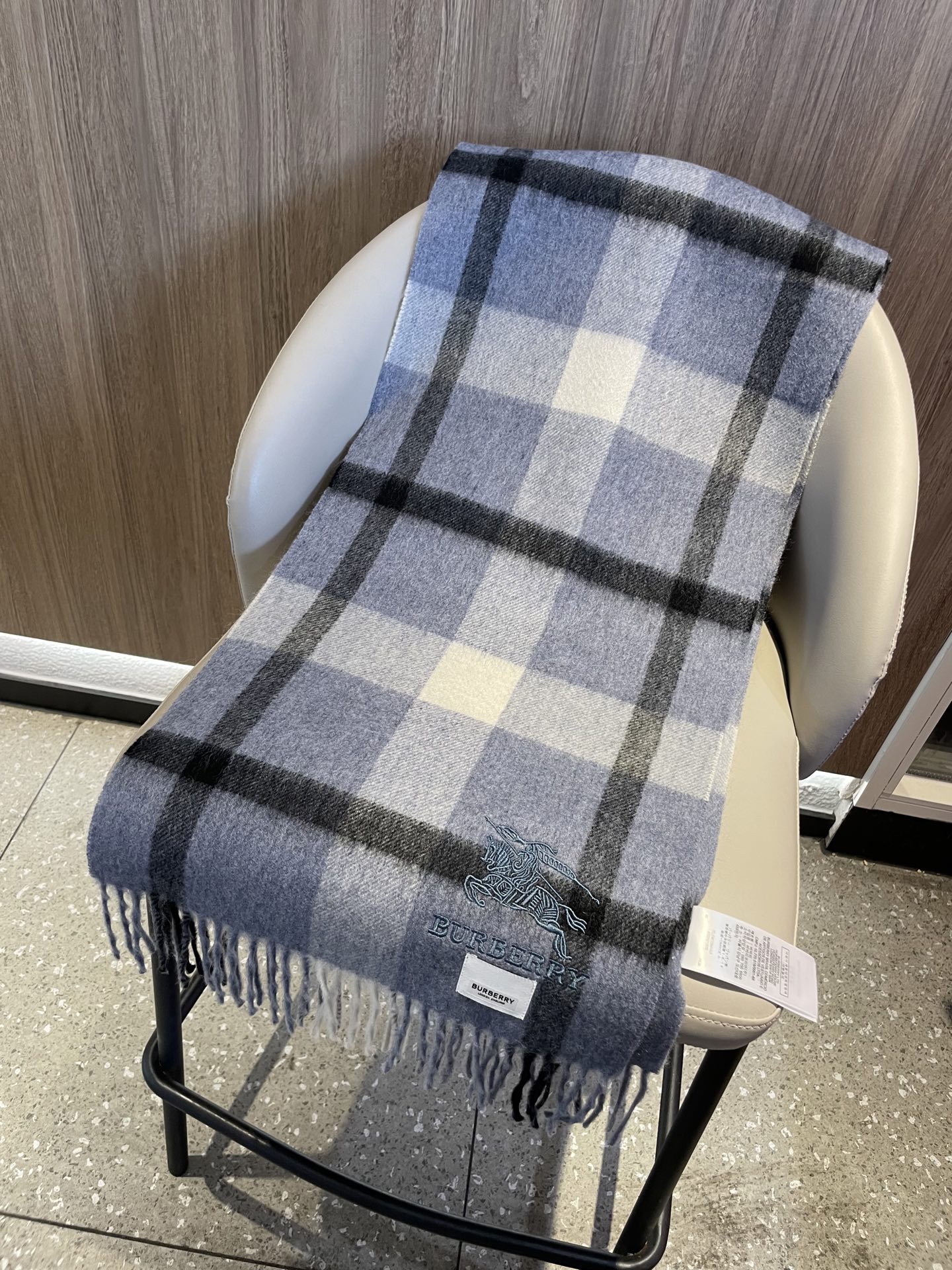 新款巴宝莉男士格子高级货❗️ 顶级出口尾单战马刺绣👍货不多，下手一定要快，真心美的让人非常非常心动 上身