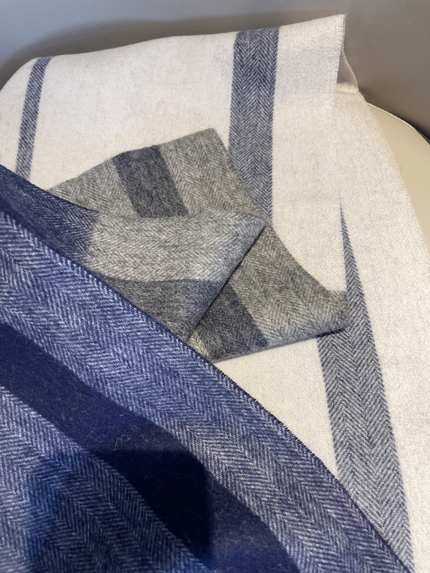 新款巴宝莉男士格子高级货❗️ 顶级出口尾单战马刺绣👍货不多，下手一定要快，真心美的让人非常非常心动 上身