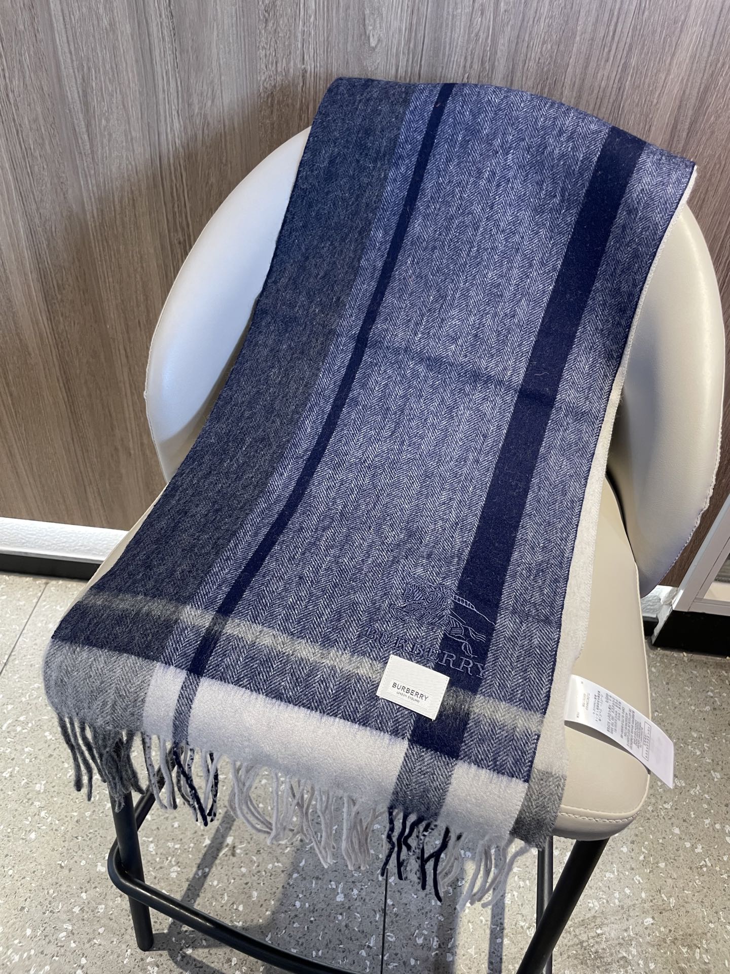 新款巴宝莉男士格子高级货❗️ 顶级出口尾单战马刺绣👍货不多，下手一定要快，真心美的让人非常非常心动 上身