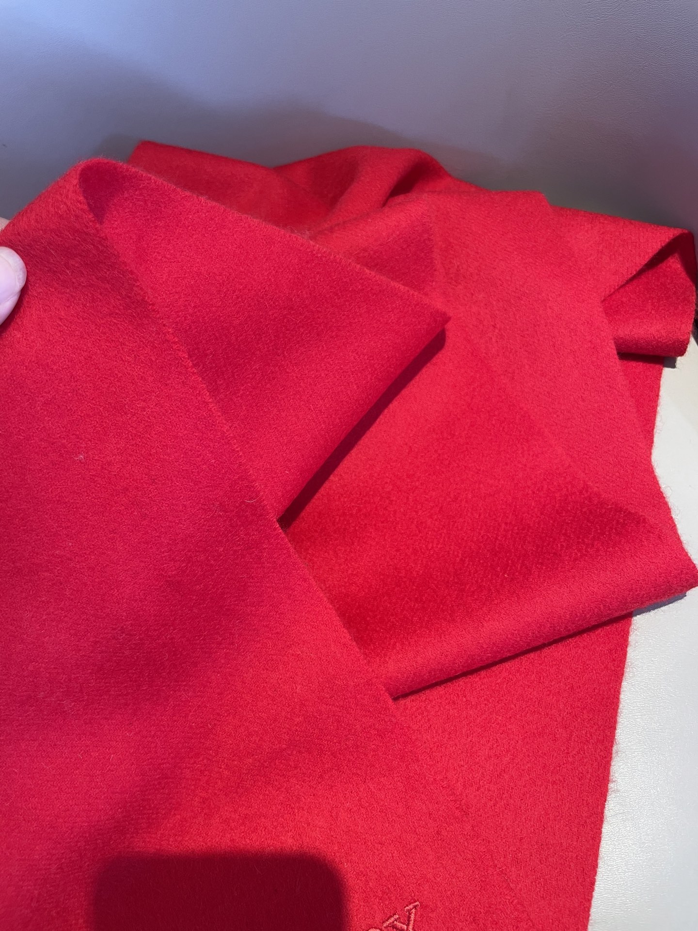 巴宝莉BURBERRY字母专柜款❗️ 顶级出口尾单刺绣👍货不多，下手一定要快，真心美的让人非常非常心动 