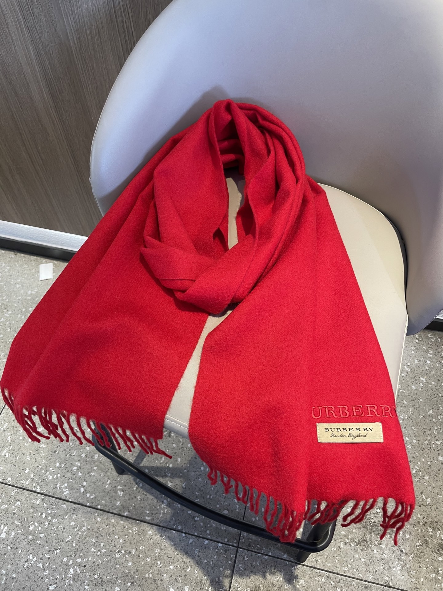 巴宝莉BURBERRY字母专柜款❗️ 顶级出口尾单刺绣👍货不多，下手一定要快，真心美的让人非常非常心动 