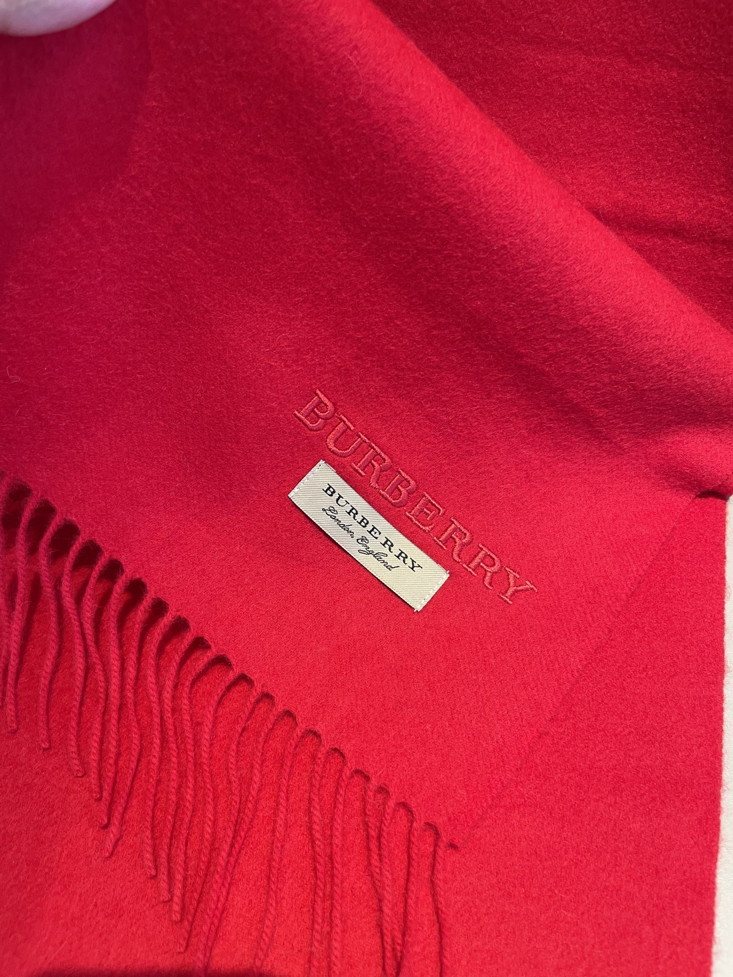 巴宝莉BURBERRY字母专柜款❗️ 顶级出口尾单刺绣👍货不多，下手一定要快，真心美的让人非常非常心动 