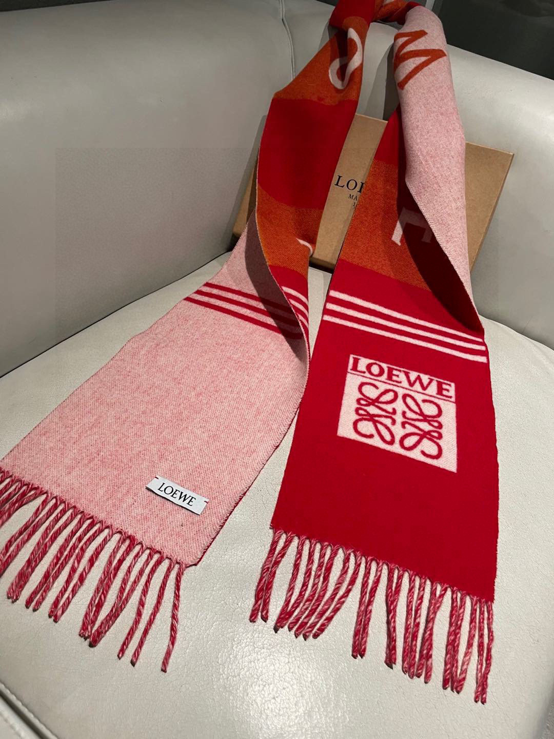 罗意威LOEWE原单尾货!重磅推荐‼️2024新款提花围巾 男女同款❗️✨✨低调的奢侈感❗️极品柔美精英