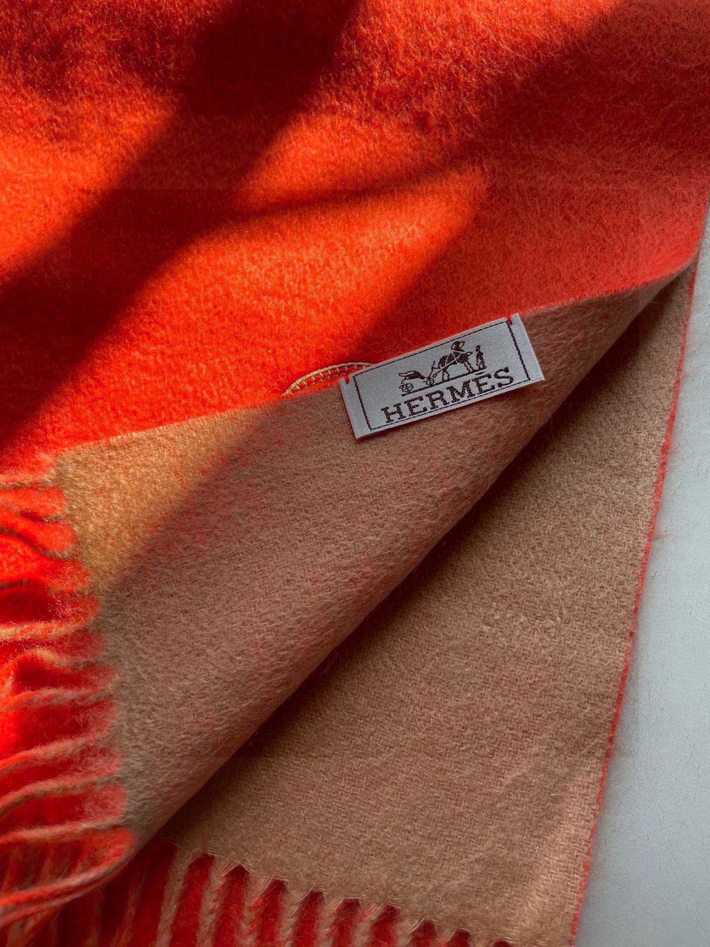 HERMFS【爱马仕】巴黎时装展双面羊绒围巾！采用蒙古高原细羊绒！手感满满地都是细腻的绒毛！这个价格绝对